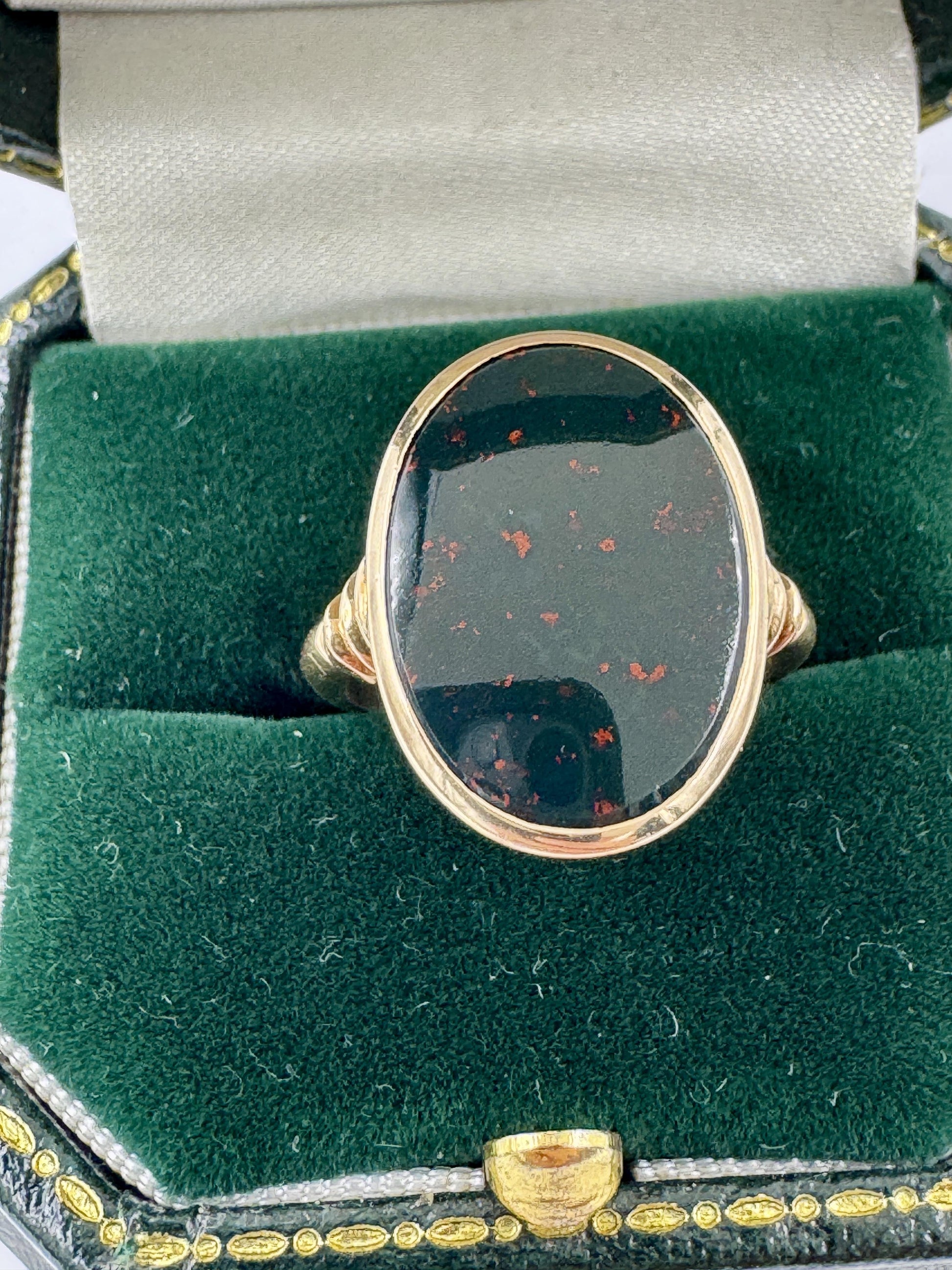 Vintage 14k Yellow Gold Bloodstone Oval Ring