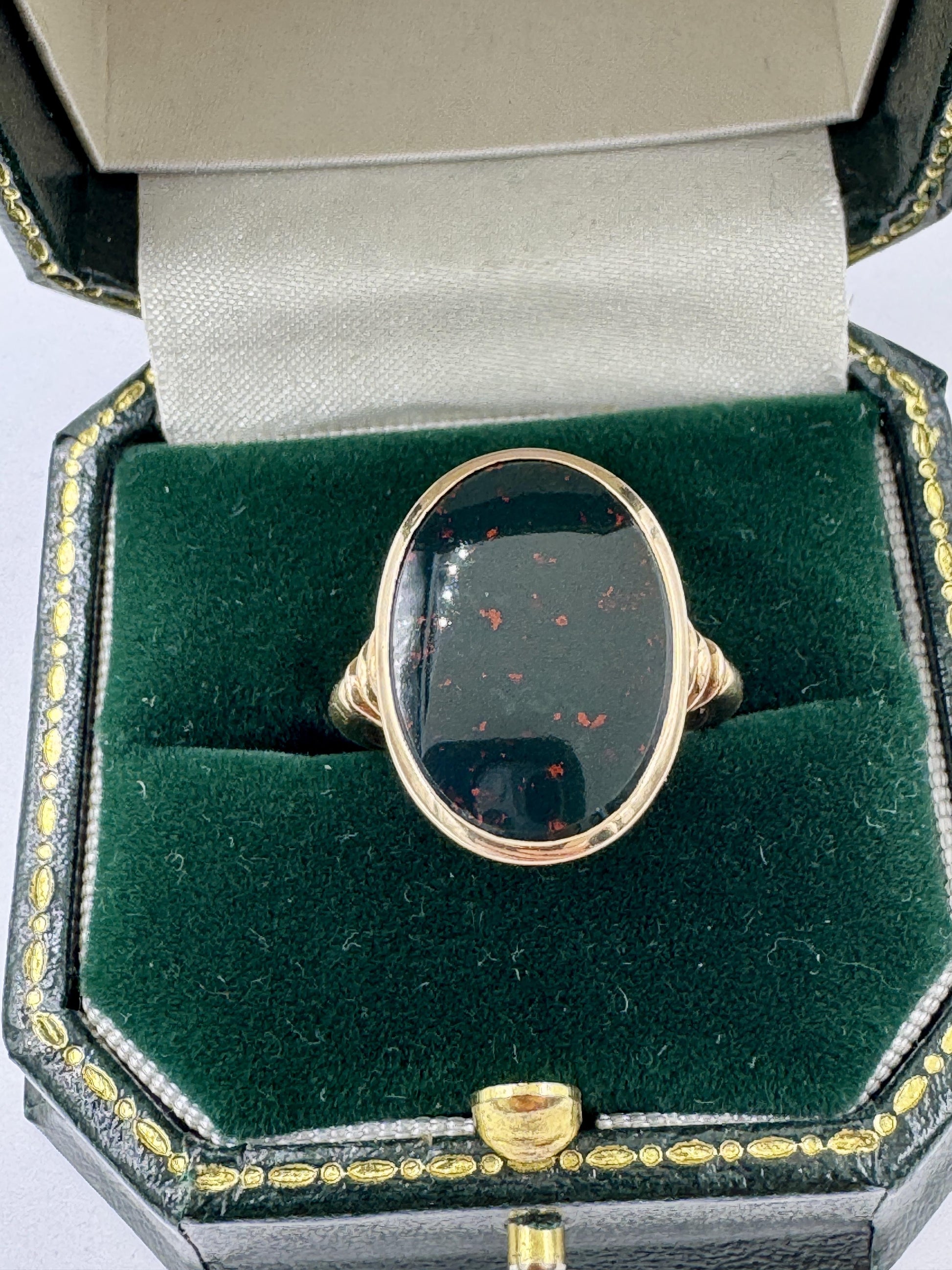 Vintage 14k Yellow Gold Bloodstone Oval Ring