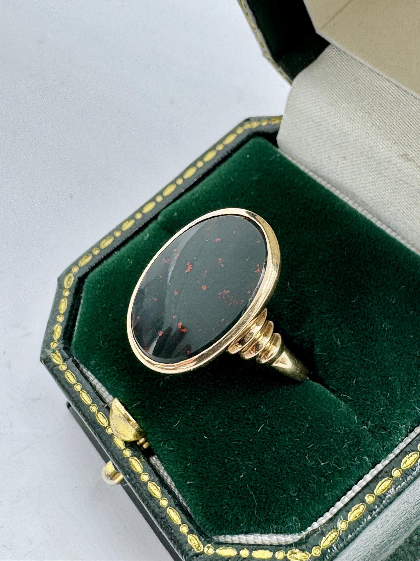 Vintage 14k Yellow Gold Bloodstone Oval Ring