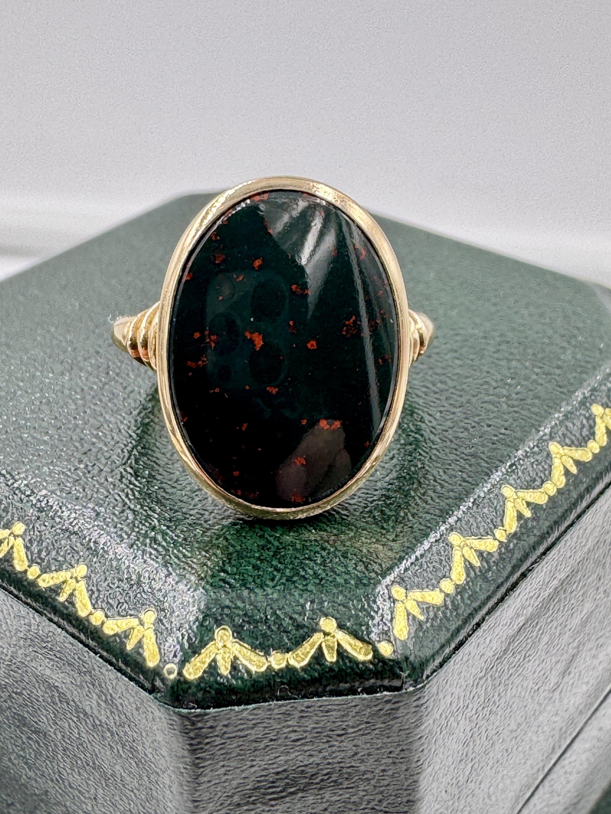 Vintage 14k Yellow Gold Bloodstone Oval Ring