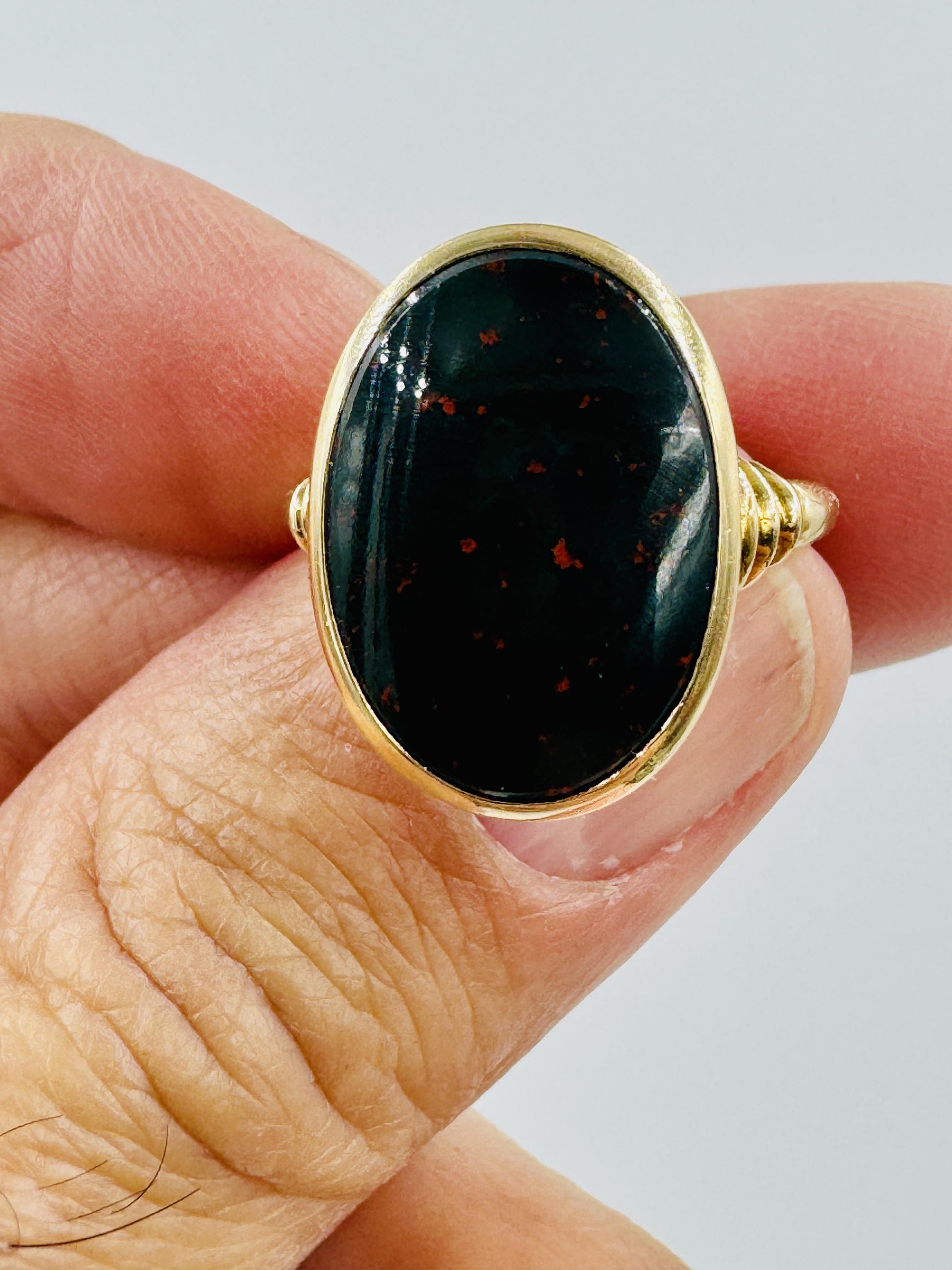 Vintage 14k Yellow Gold Bloodstone Oval Ring