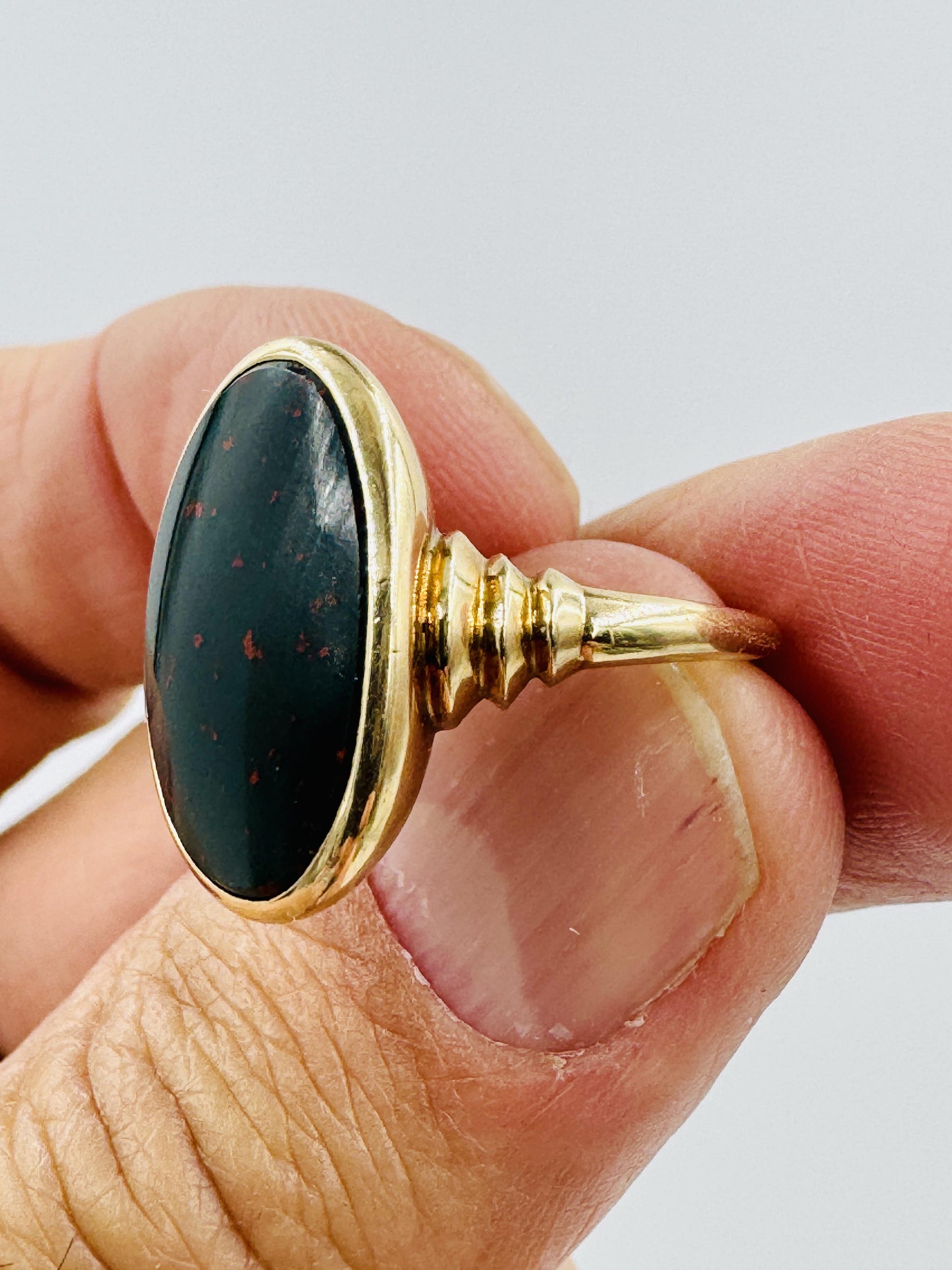 Vintage 14k Yellow Gold Bloodstone Oval Ring