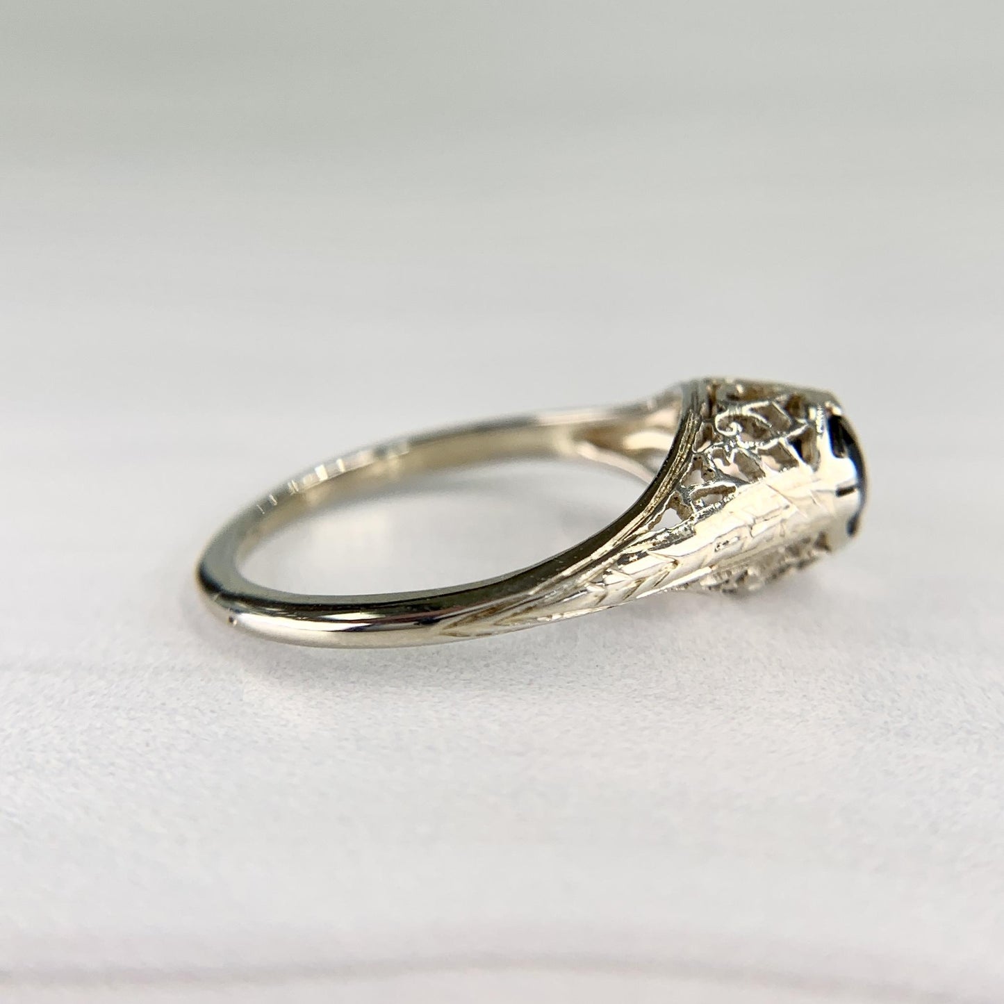 Art Deco 18K White Gold Sapphire Solitaire Filigree Ring