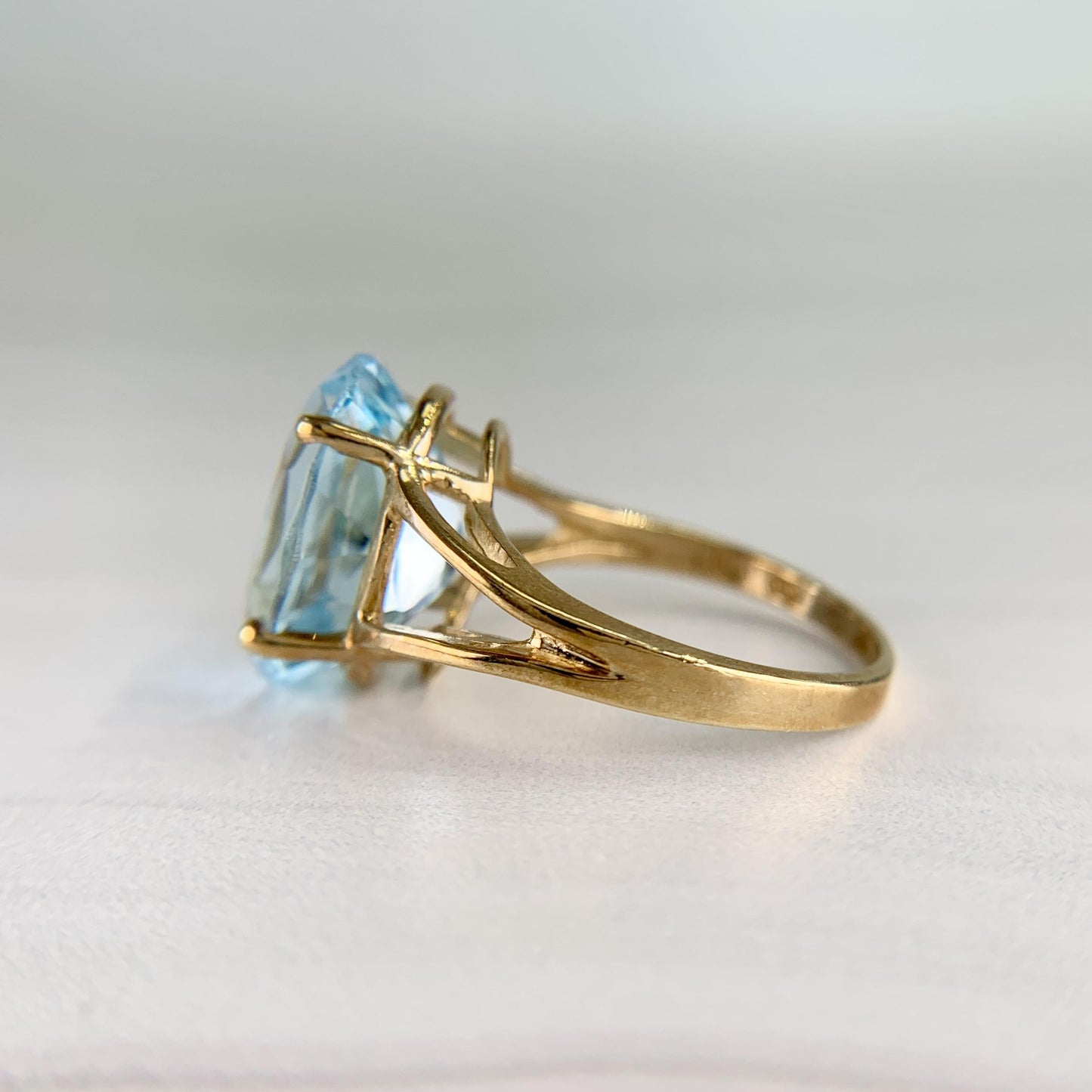 Estate Oval Blue Topaz Split Shank Ring 10k