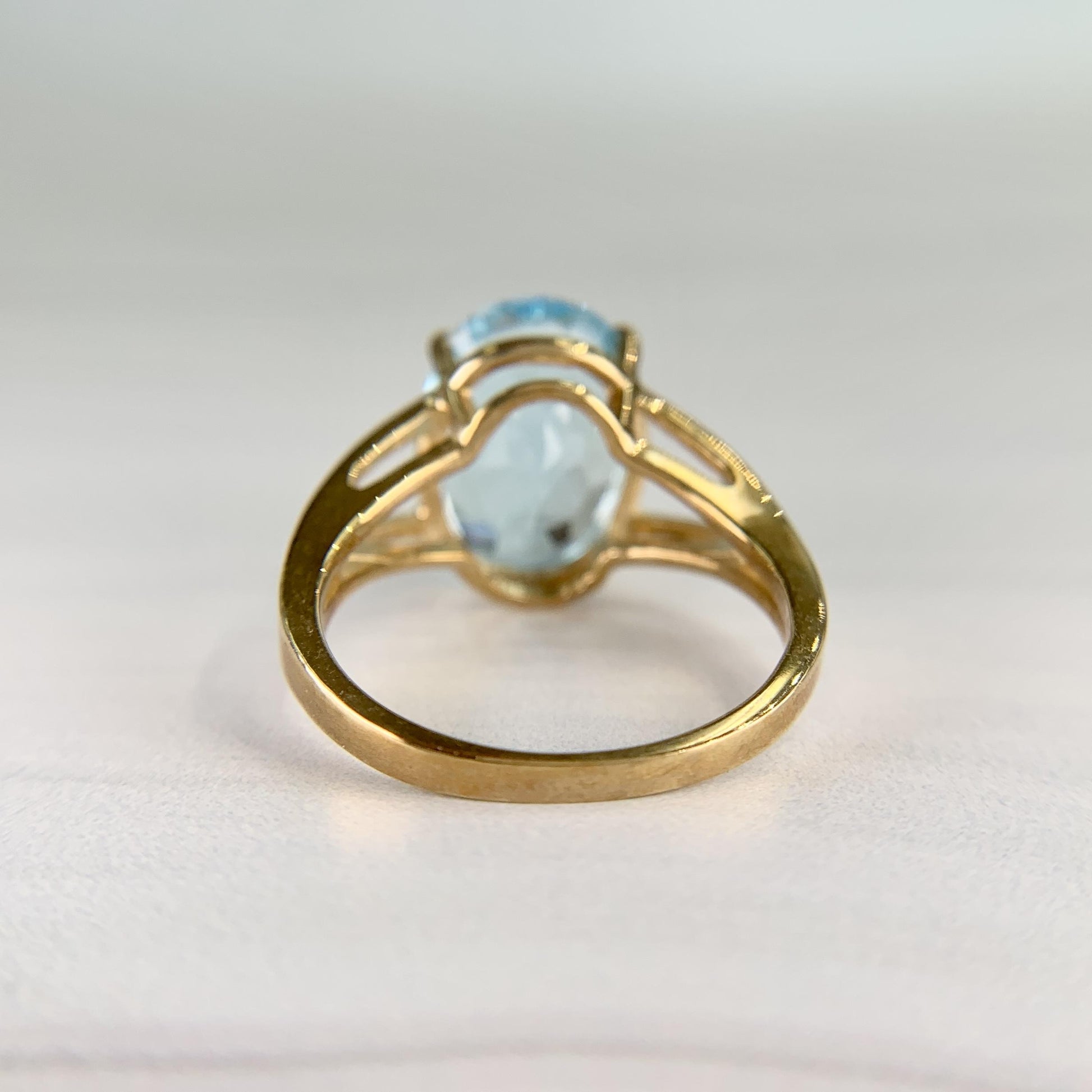 Estate Oval Blue Topaz Split Shank Ring 10k