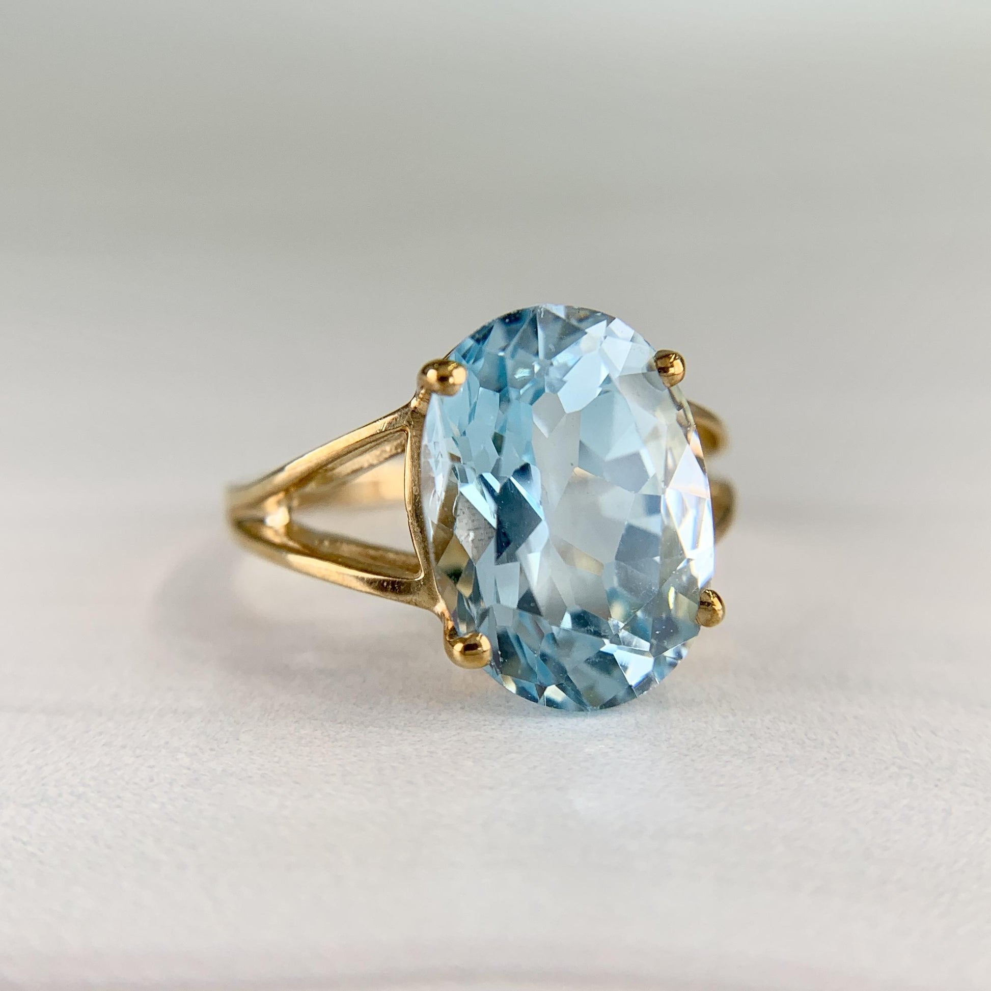 Estate Oval Blue Topaz Split Shank Ring 10k