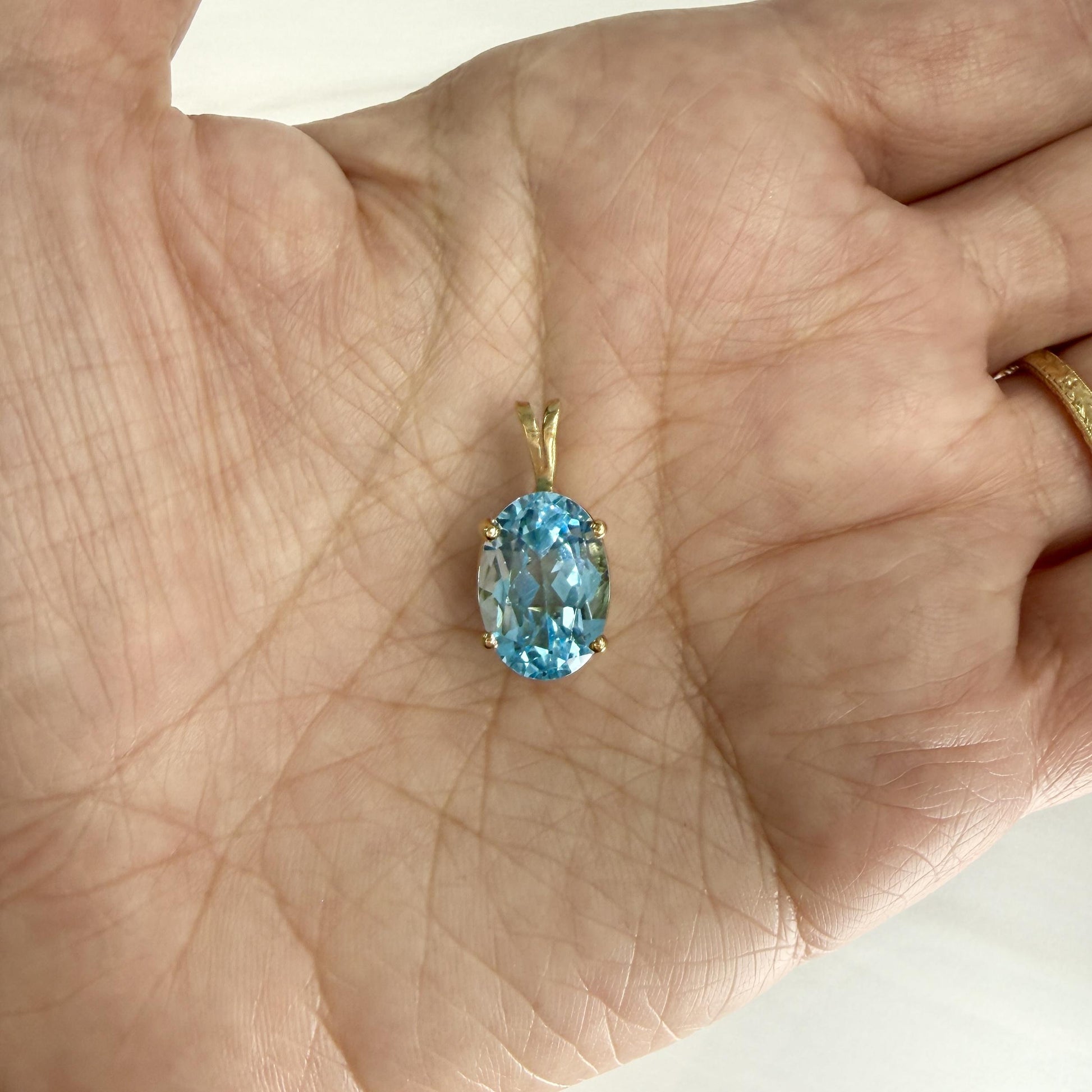 Blue Topaz Pendant 10k