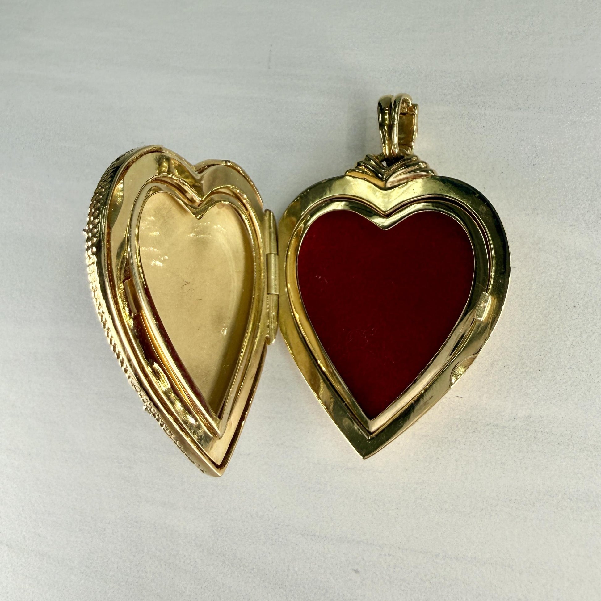 Vintage Red Guilloché Enamel Diamond Locket 18k Yellow Gold