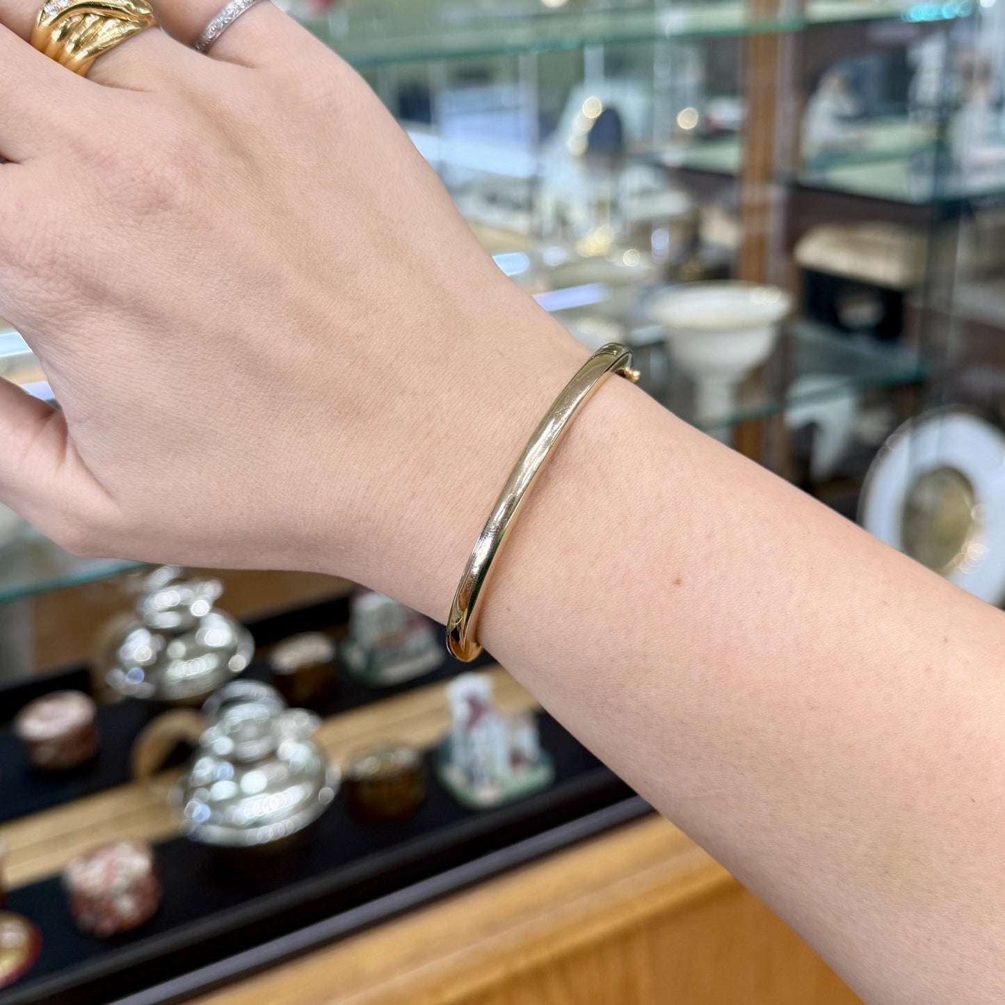 1970's Vintage Handmade Bangle Bracelet 14k Yellow Gold