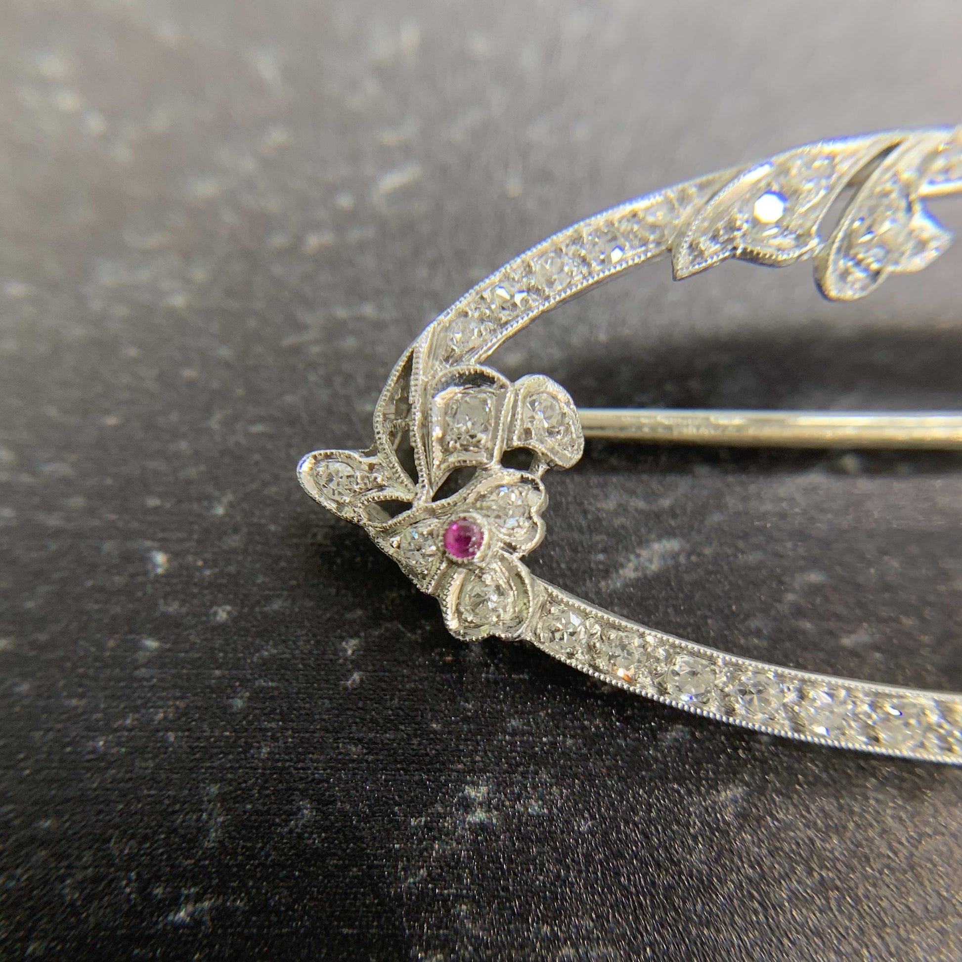 Vintage 1930's Art Deco Diamond Brooch Platinum/18k