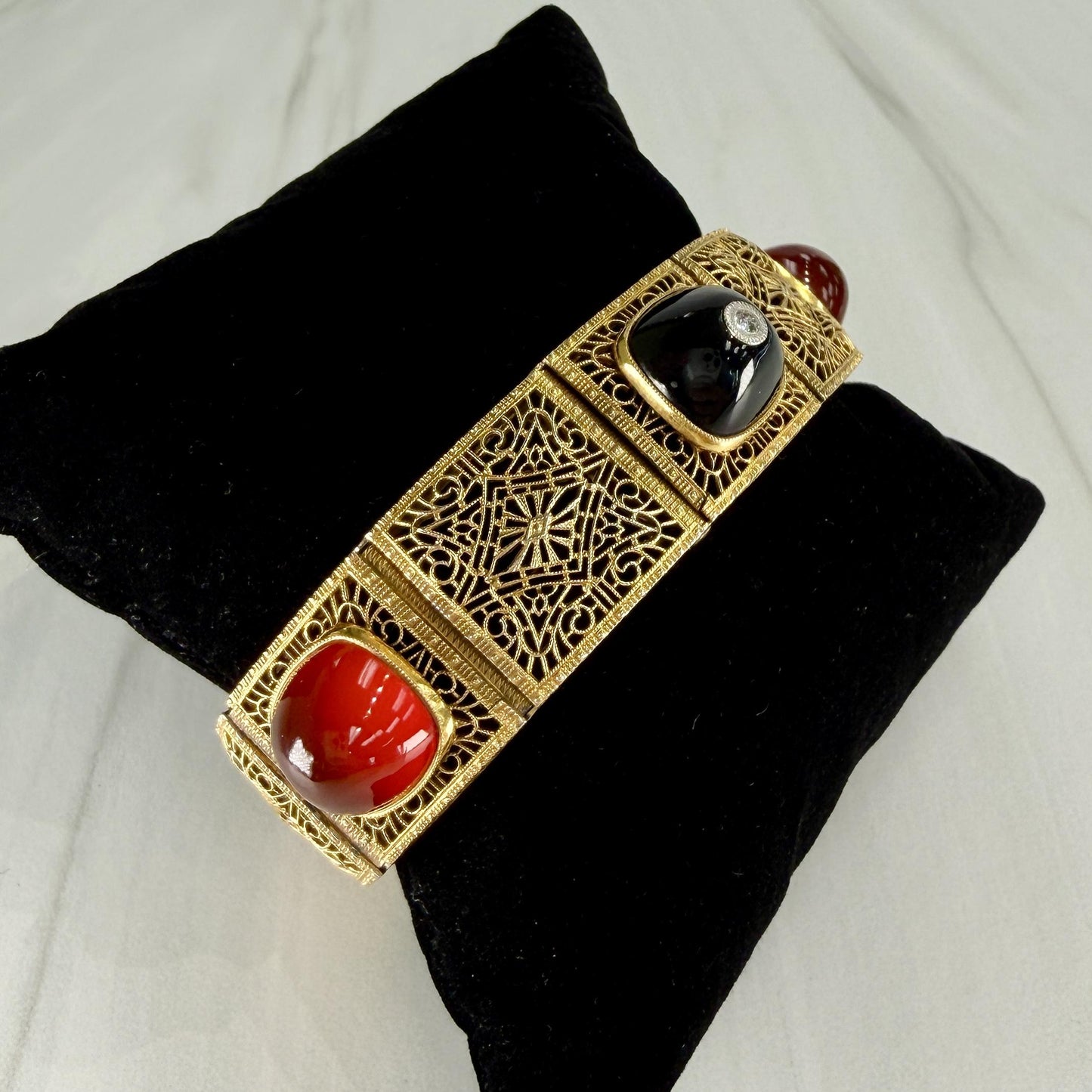 1920's Art Deco Carnelian and Onyx Filigree Bracelet 14k Yellow Gold