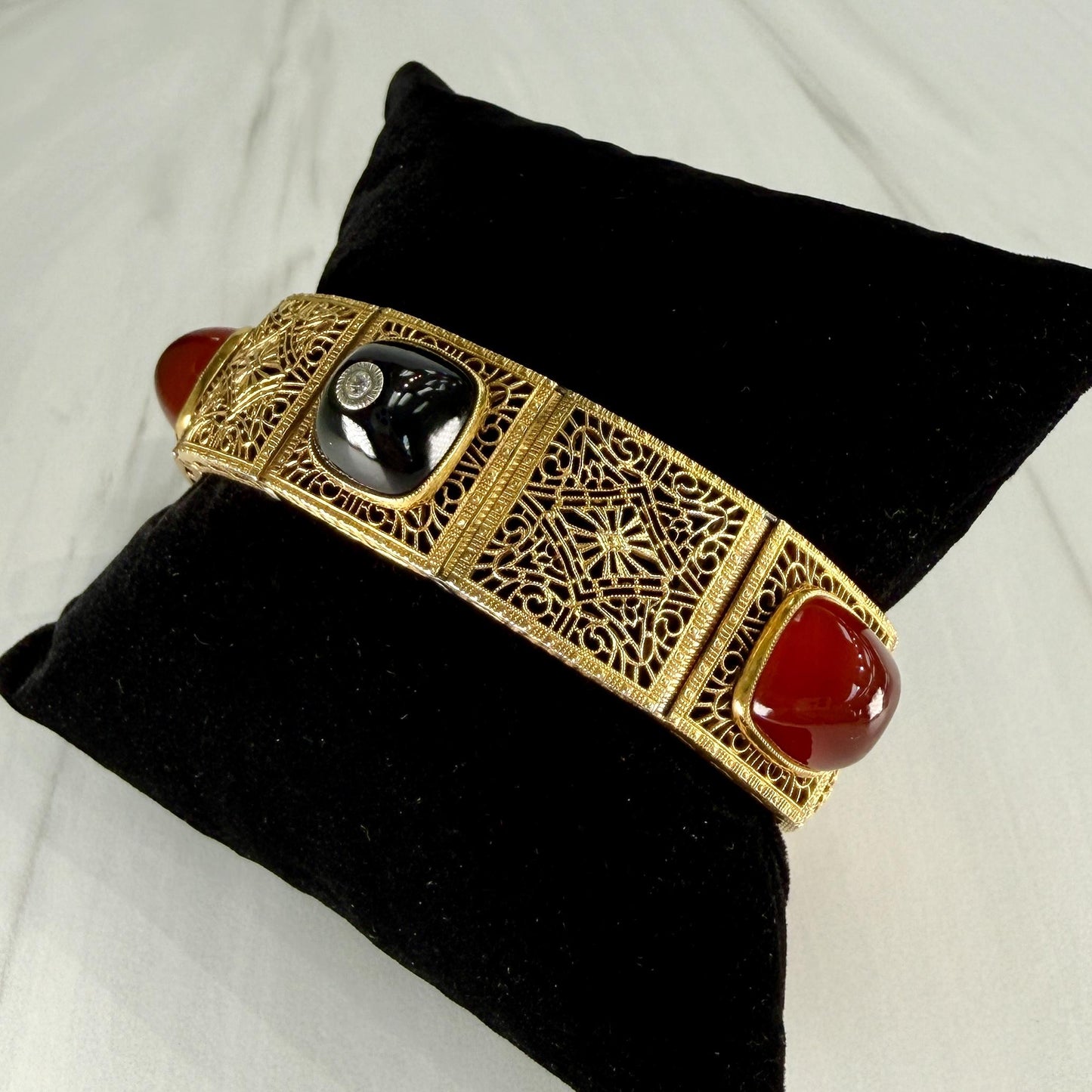 1920's Art Deco Carnelian and Onyx Filigree Bracelet 14k Yellow Gold