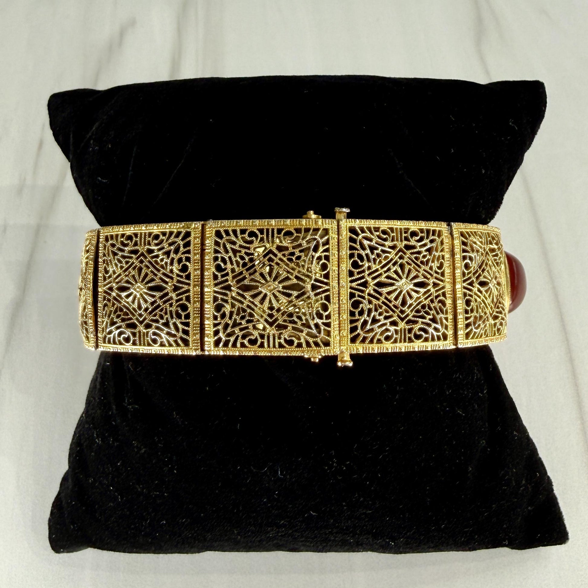 1920's Art Deco Carnelian and Onyx Filigree Bracelet 14k Yellow Gold