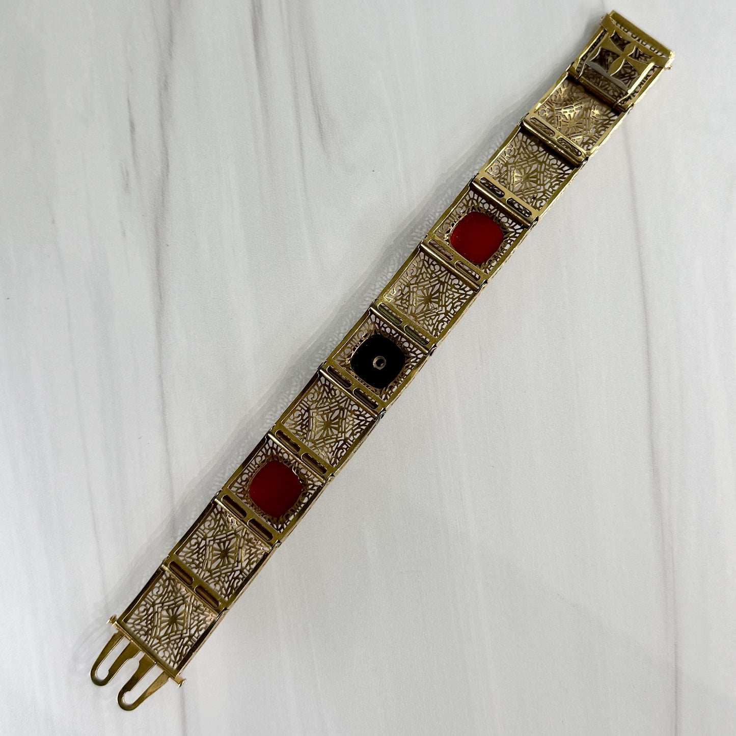 1920's Art Deco Carnelian and Onyx Filigree Bracelet 14k Yellow Gold