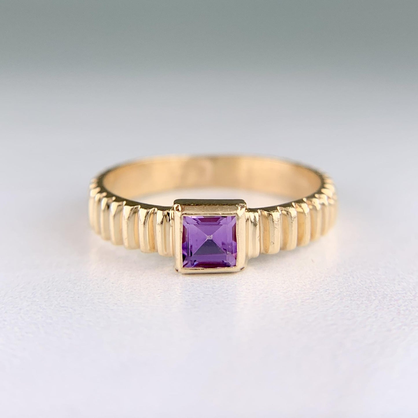 1980's Ribbed Gold Amethyst Band Ring 14k Yellow Gold