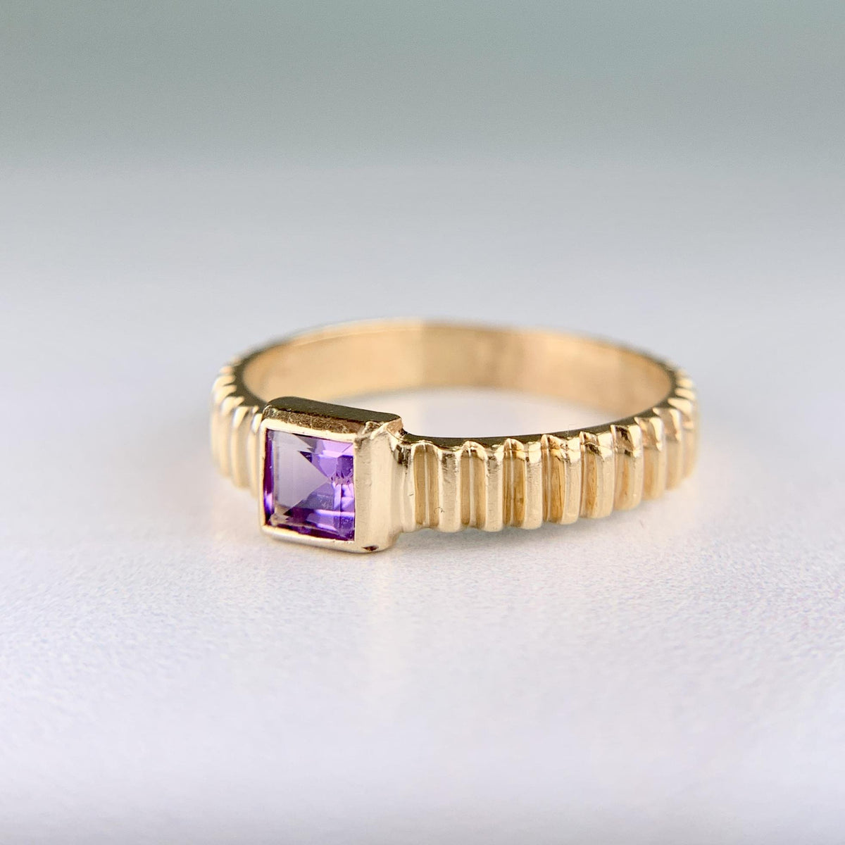 1980's Ribbed Gold Amethyst Band Ring 14k Yellow Gold