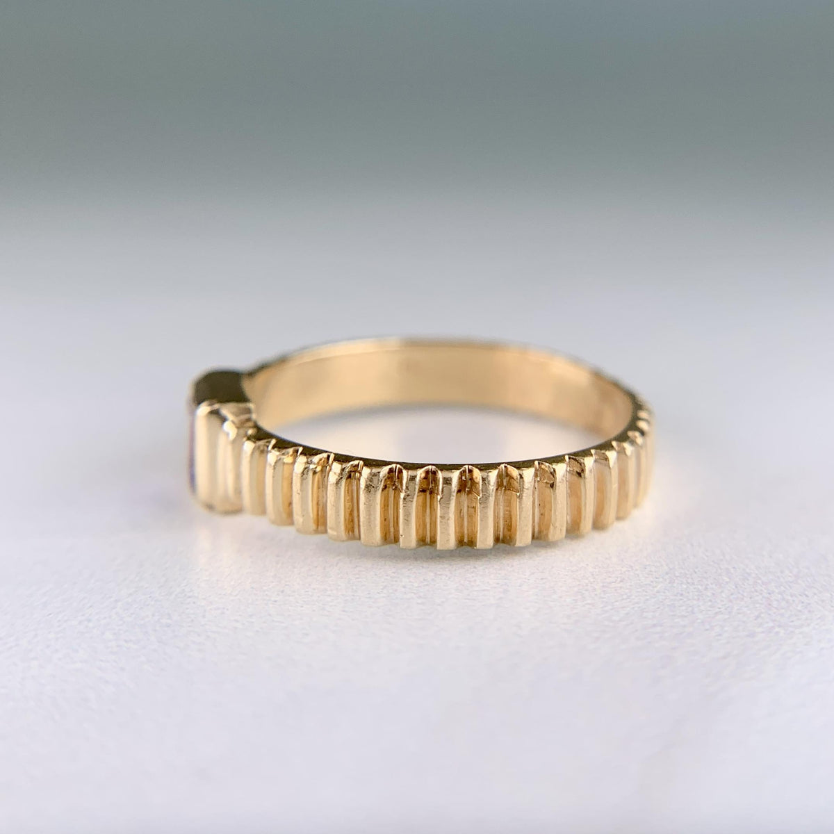 1980's Ribbed Gold Amethyst Band Ring 14k Yellow Gold