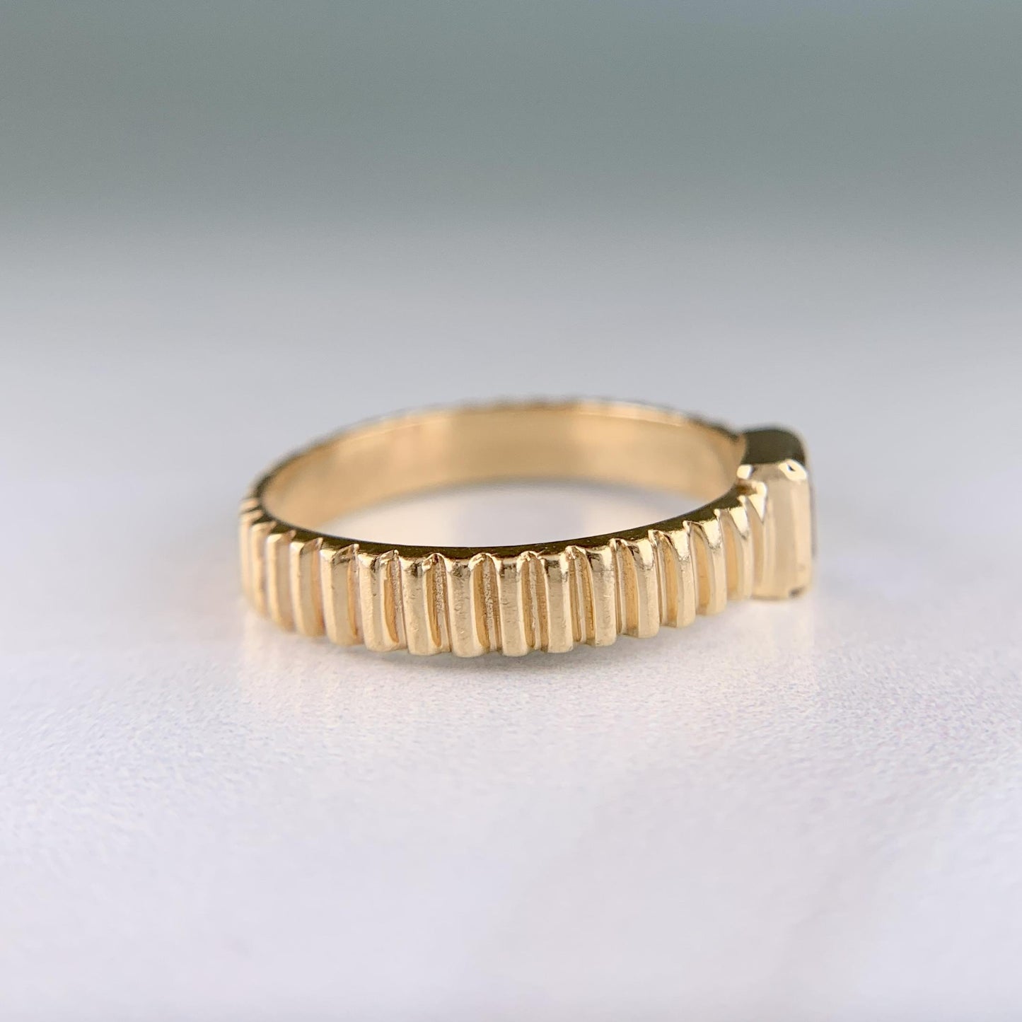 1980's Ribbed Gold Amethyst Band Ring 14k Yellow Gold