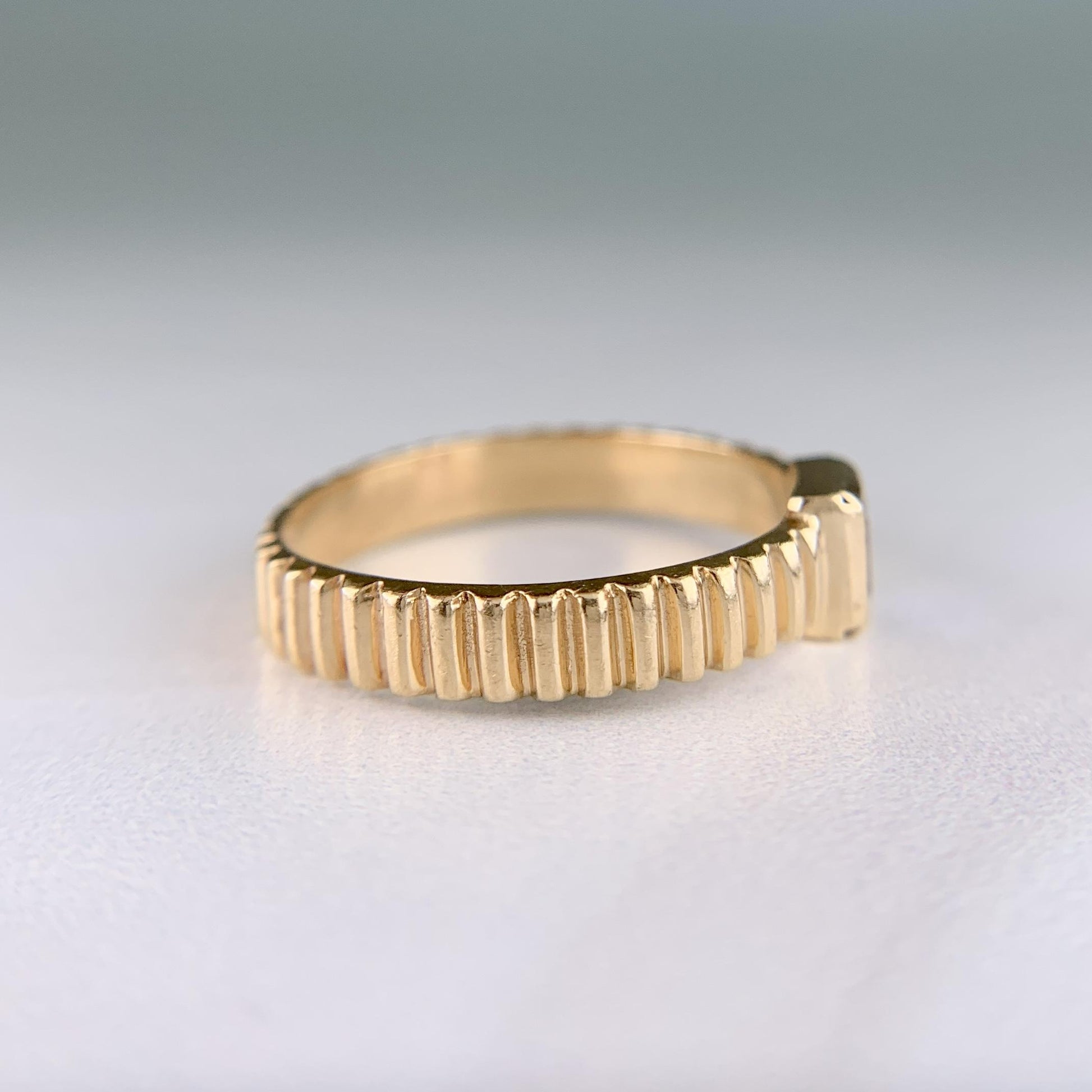1980's Ribbed Gold Amethyst Band Ring 14k Yellow Gold