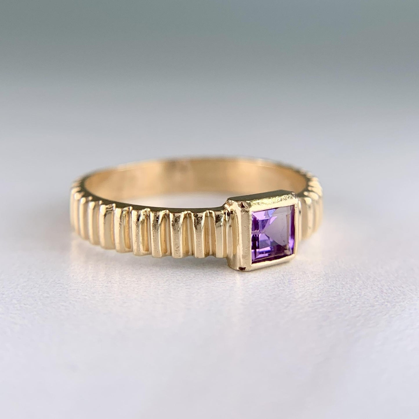 1980's Ribbed Gold Amethyst Band Ring 14k Yellow Gold