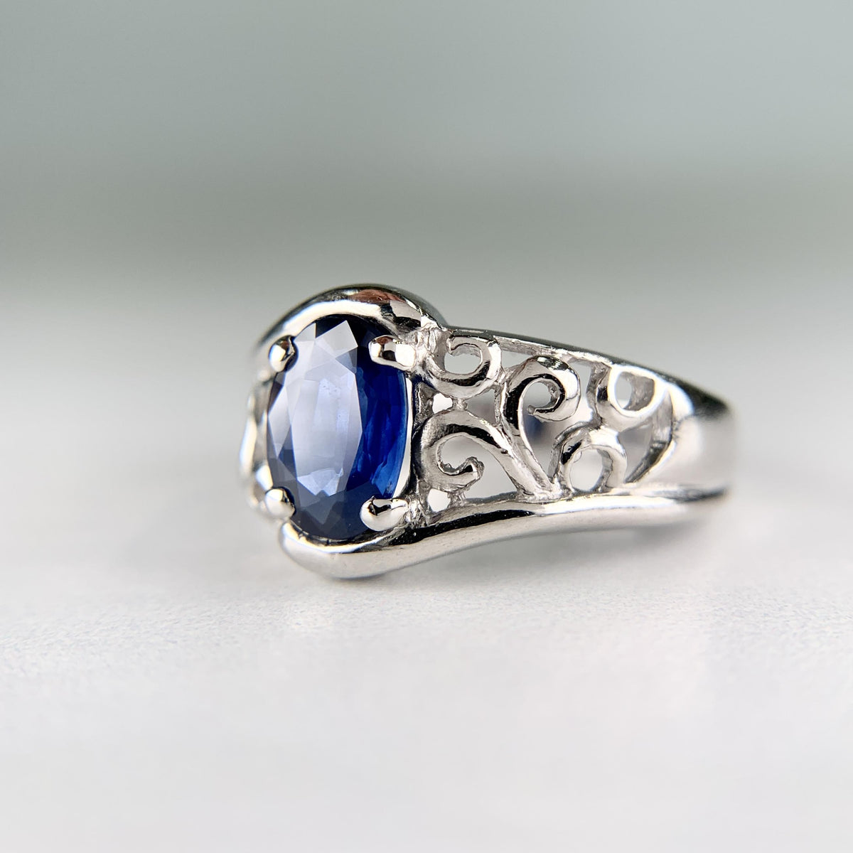 Kwiat Oval Blue Sapphire Filigree Ring Platinum