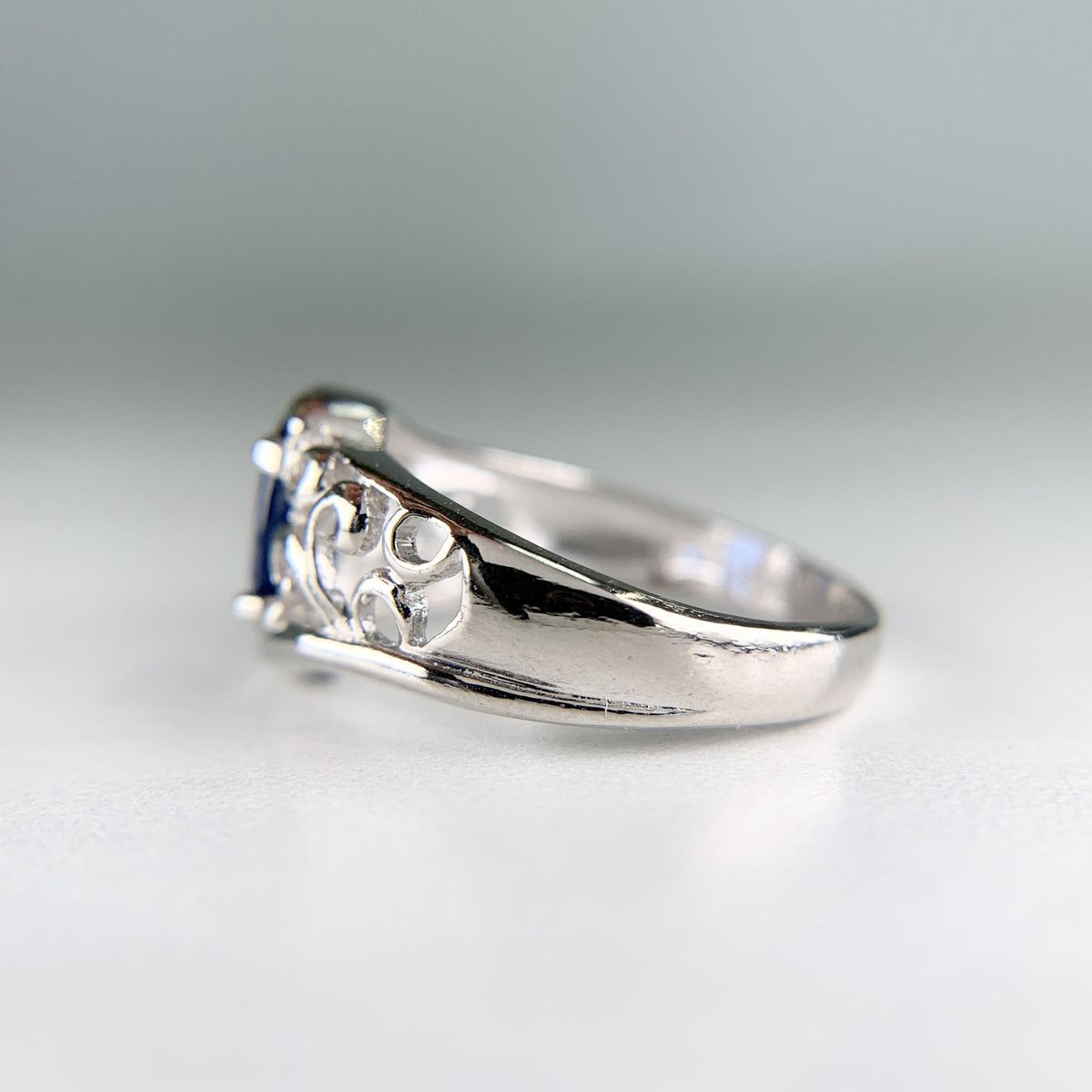 Kwiat Oval Blue Sapphire Filigree Ring Platinum