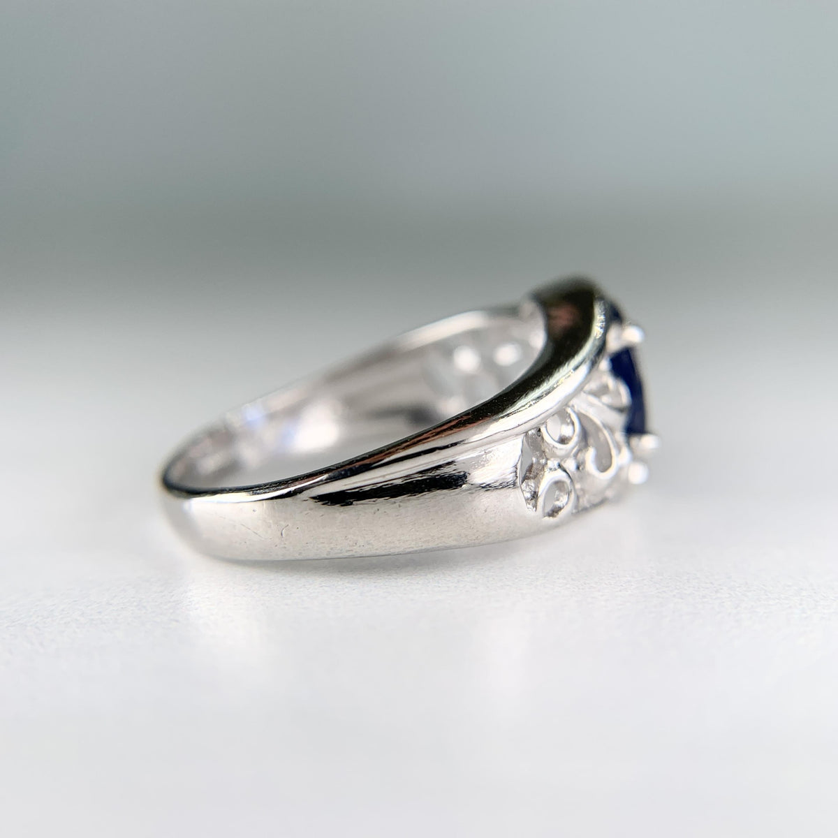Kwiat Oval Blue Sapphire Filigree Ring Platinum