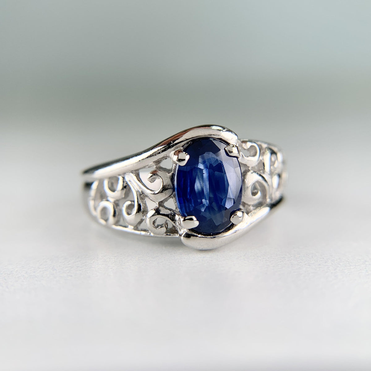 Kwiat Oval Blue Sapphire Filigree Ring Platinum