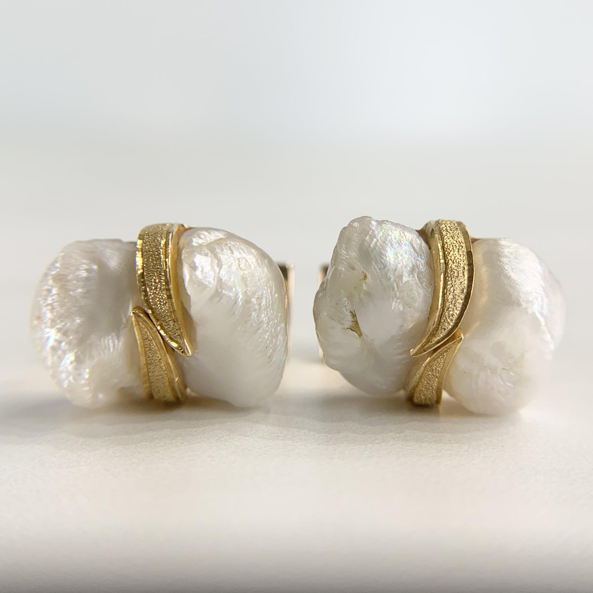 Vintage William Ruser Freshwater Pearl Cufflinks 18k Yellow Gold