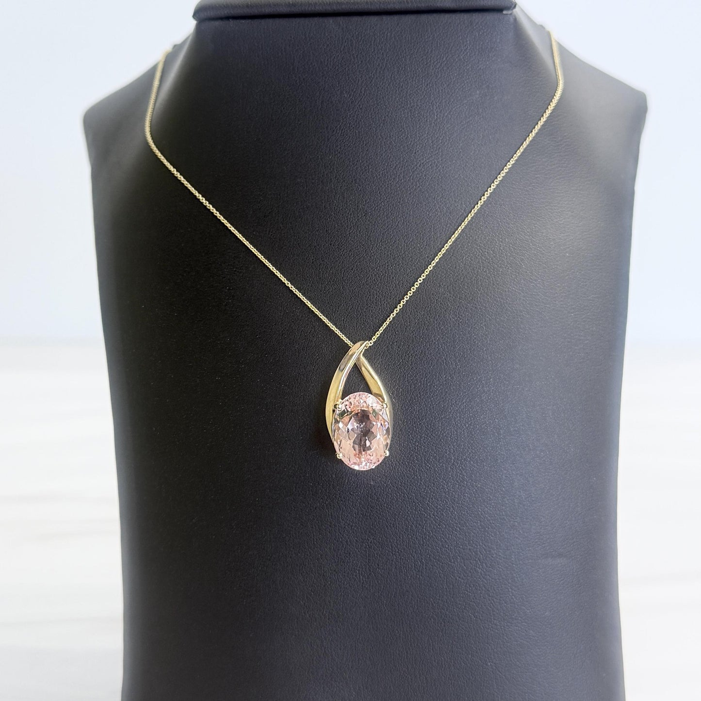 Clyde Duneier 8.5ct Oval Morganite Necklace 14k Yellow Gold