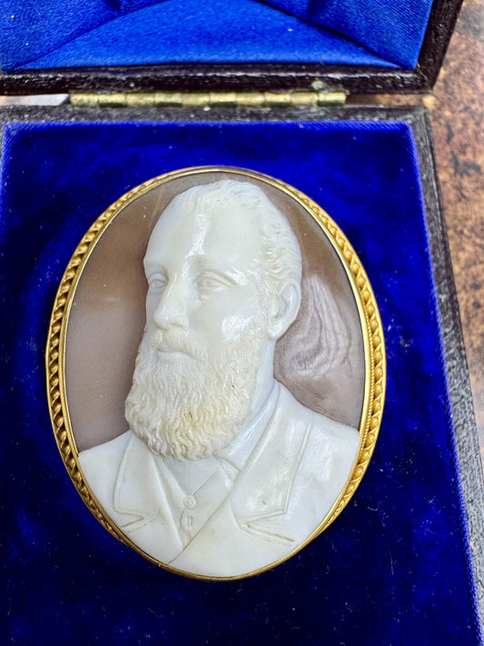 Victorian 1890's 18k gold Gentleman Cameo Brooch