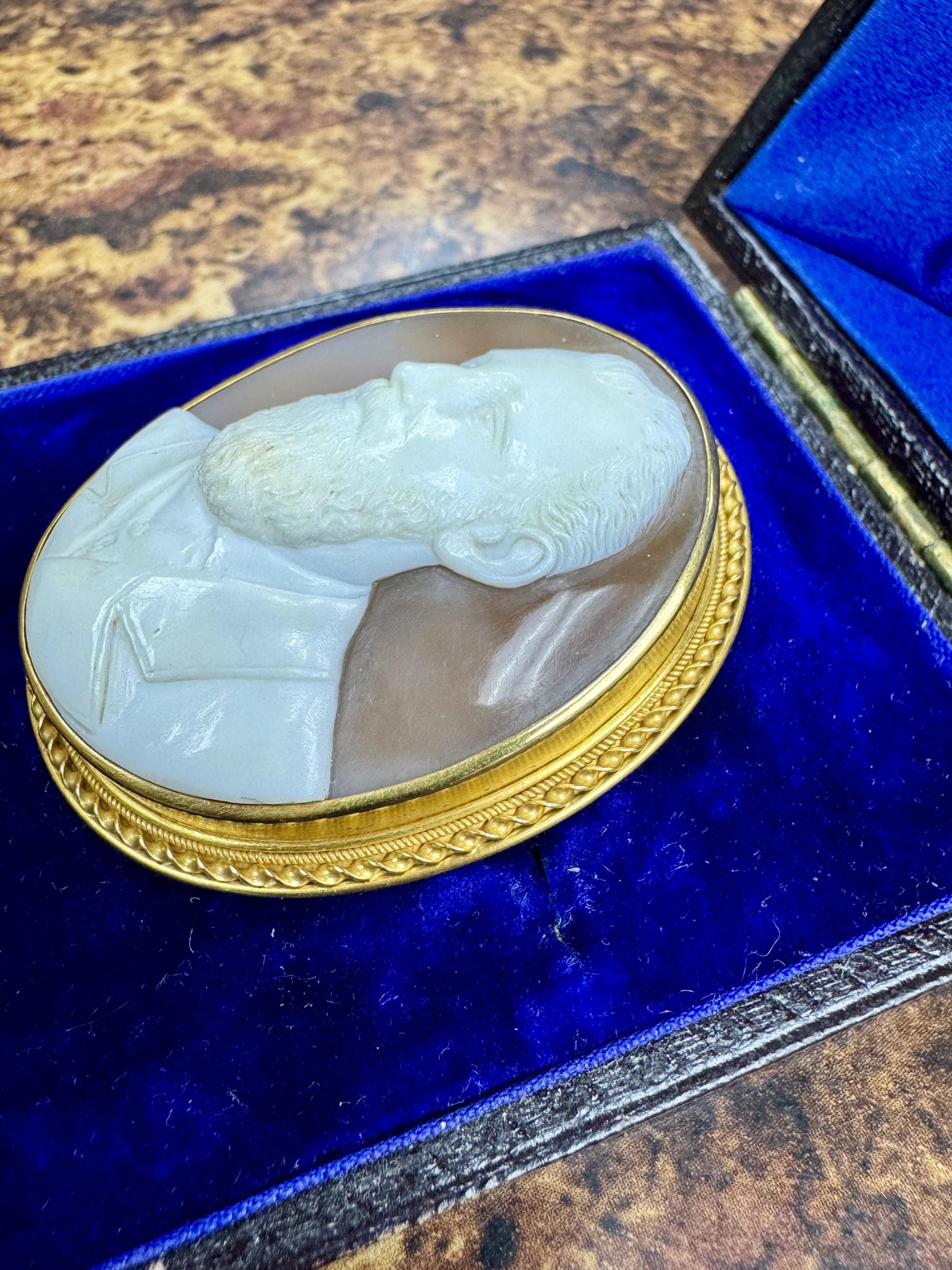 Victorian 1890's 18k gold Gentleman Cameo Brooch
