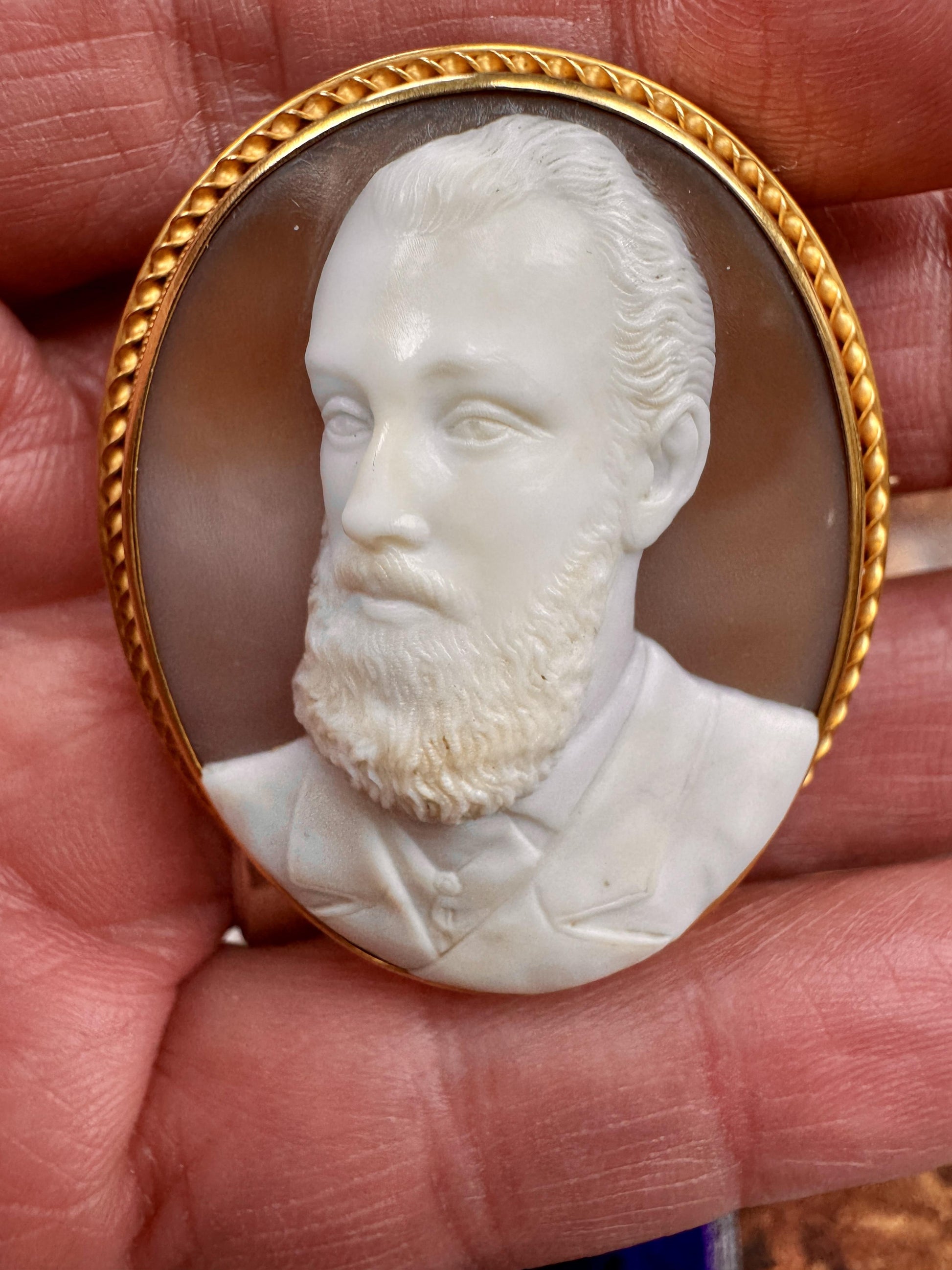 Victorian 1890's 18k gold Gentleman Cameo Brooch