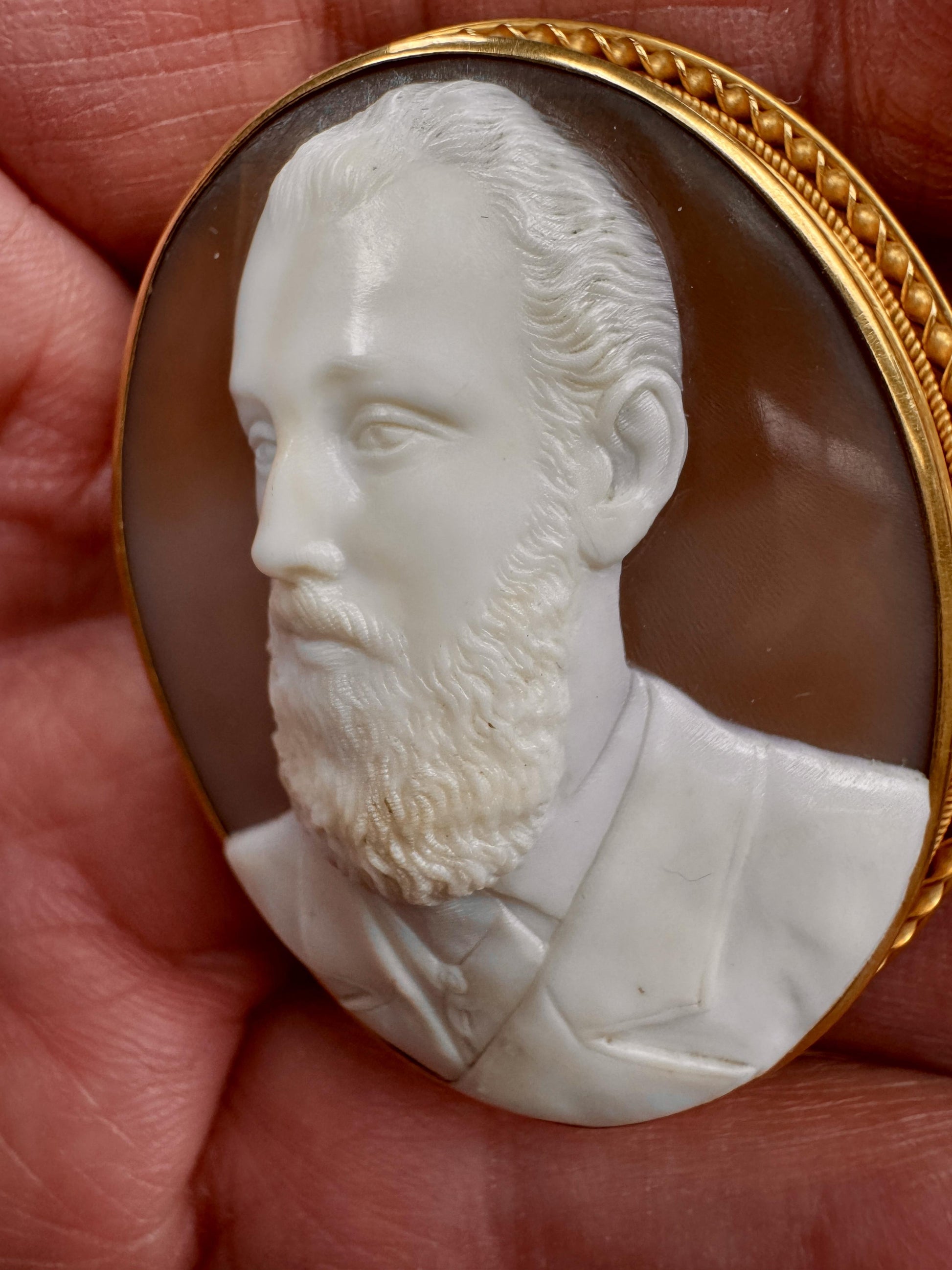 Victorian 1890's 18k gold Gentleman Cameo Brooch