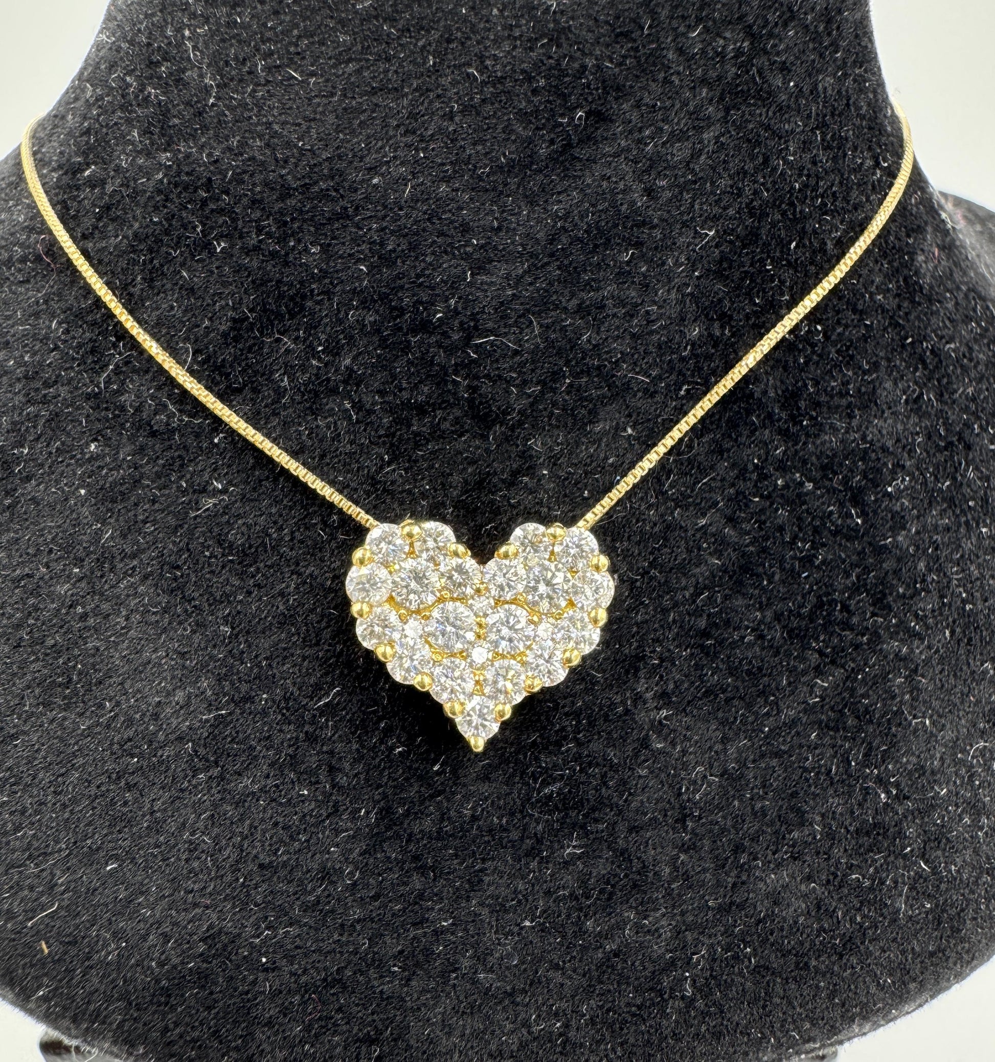 18k Gold Diamond Heart Pendant Necklace