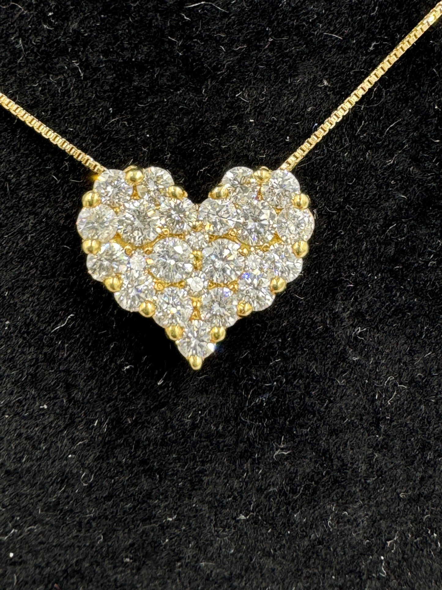18k Gold Diamond Heart Pendant Necklace