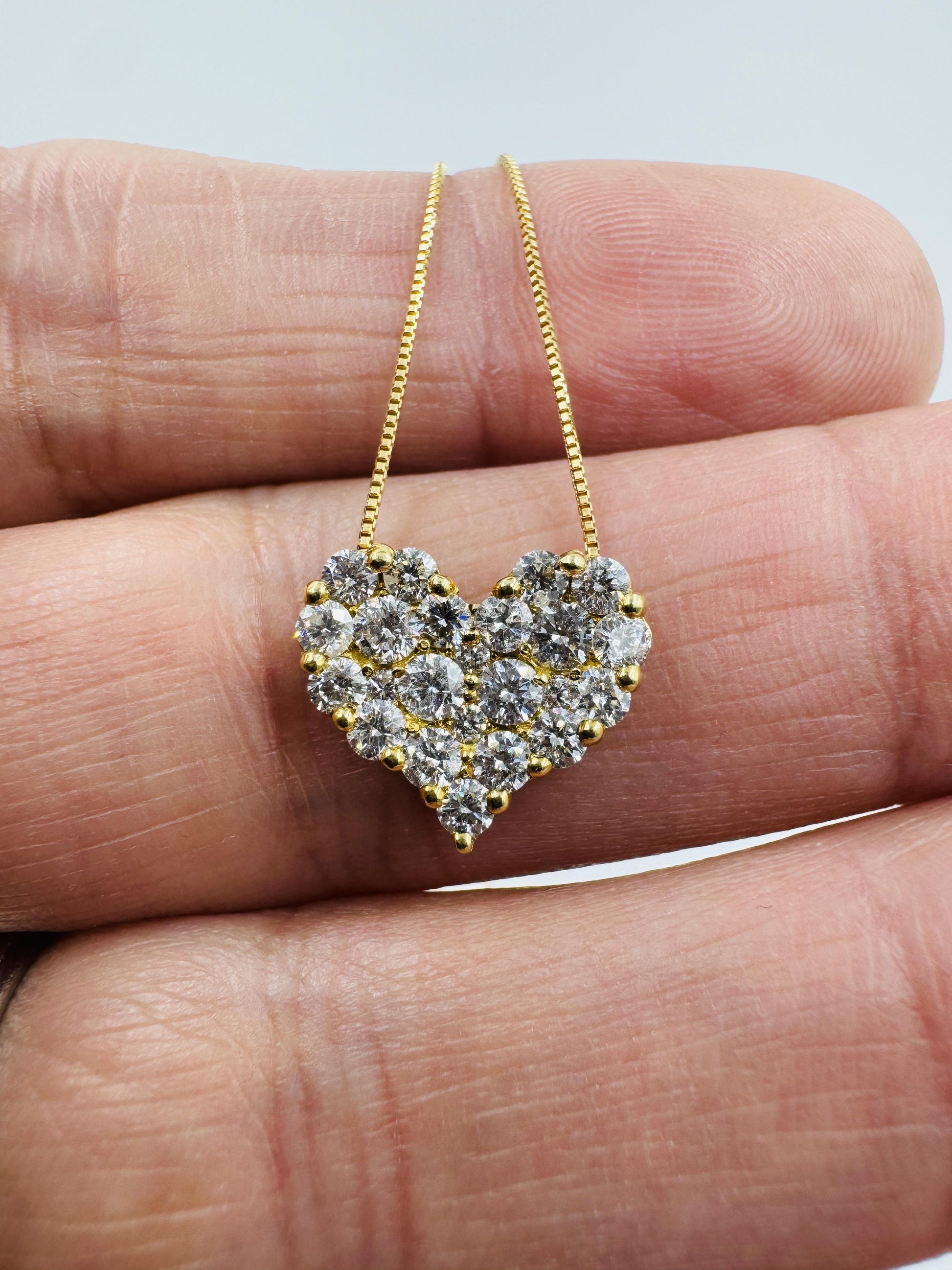 18k Gold Diamond Heart Pendant Necklace