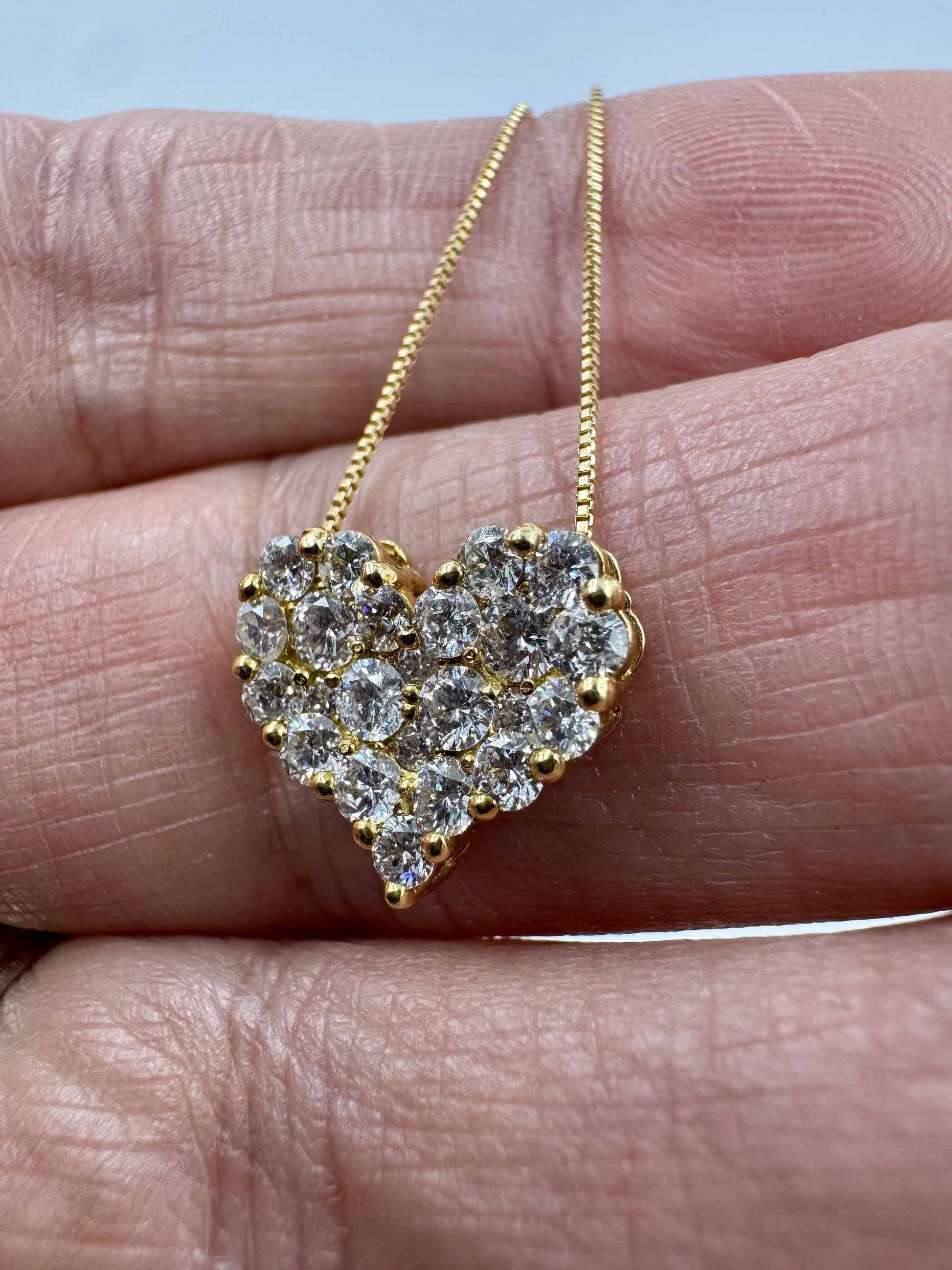 18k Gold Diamond Heart Pendant Necklace