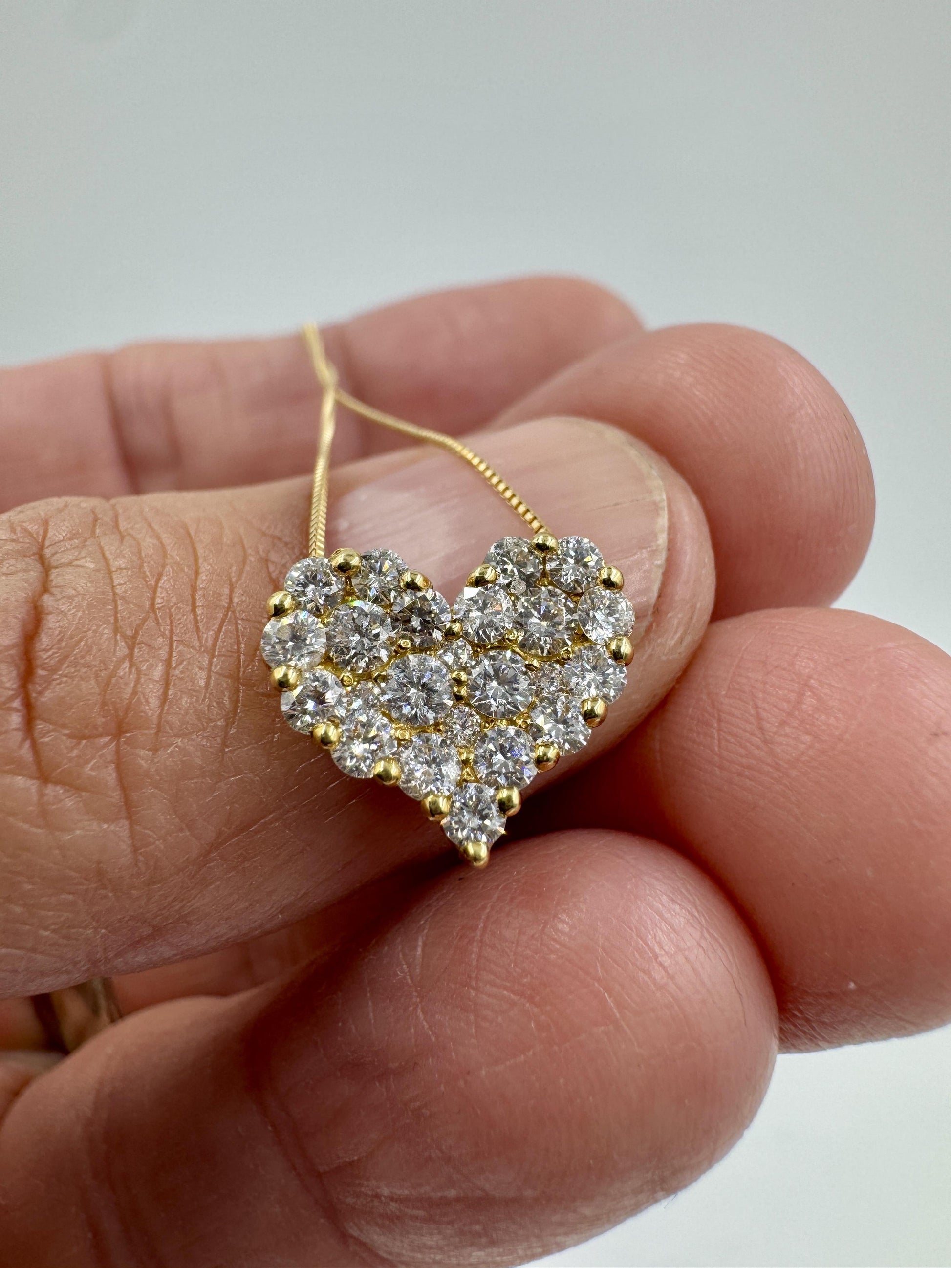 18k Gold Diamond Heart Pendant Necklace