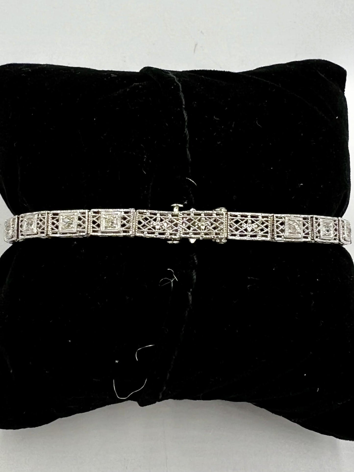 1930s Art Deco Filigree Diamond White Gold Bracelet