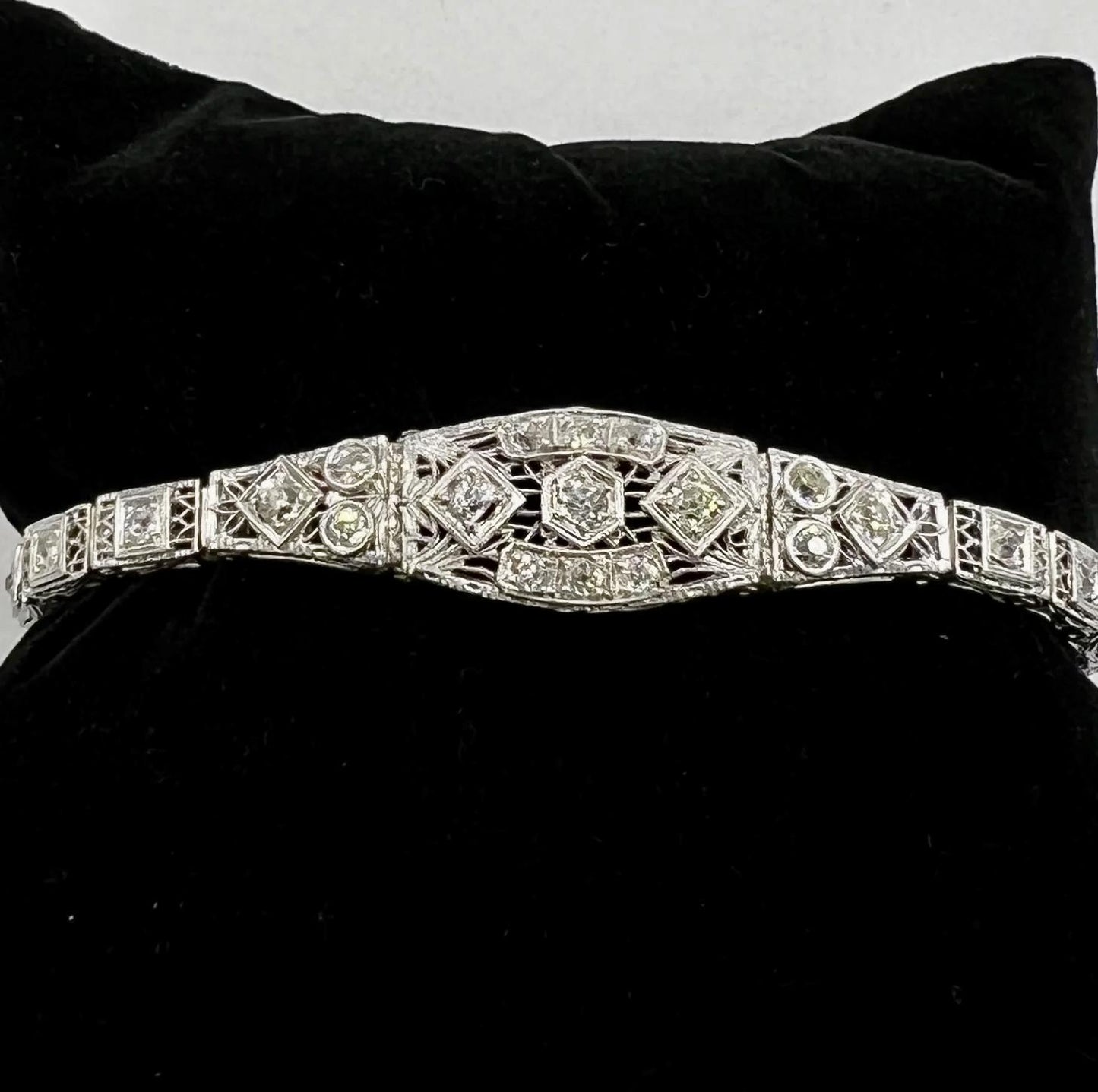 1930s Art Deco Filigree Diamond White Gold Bracelet