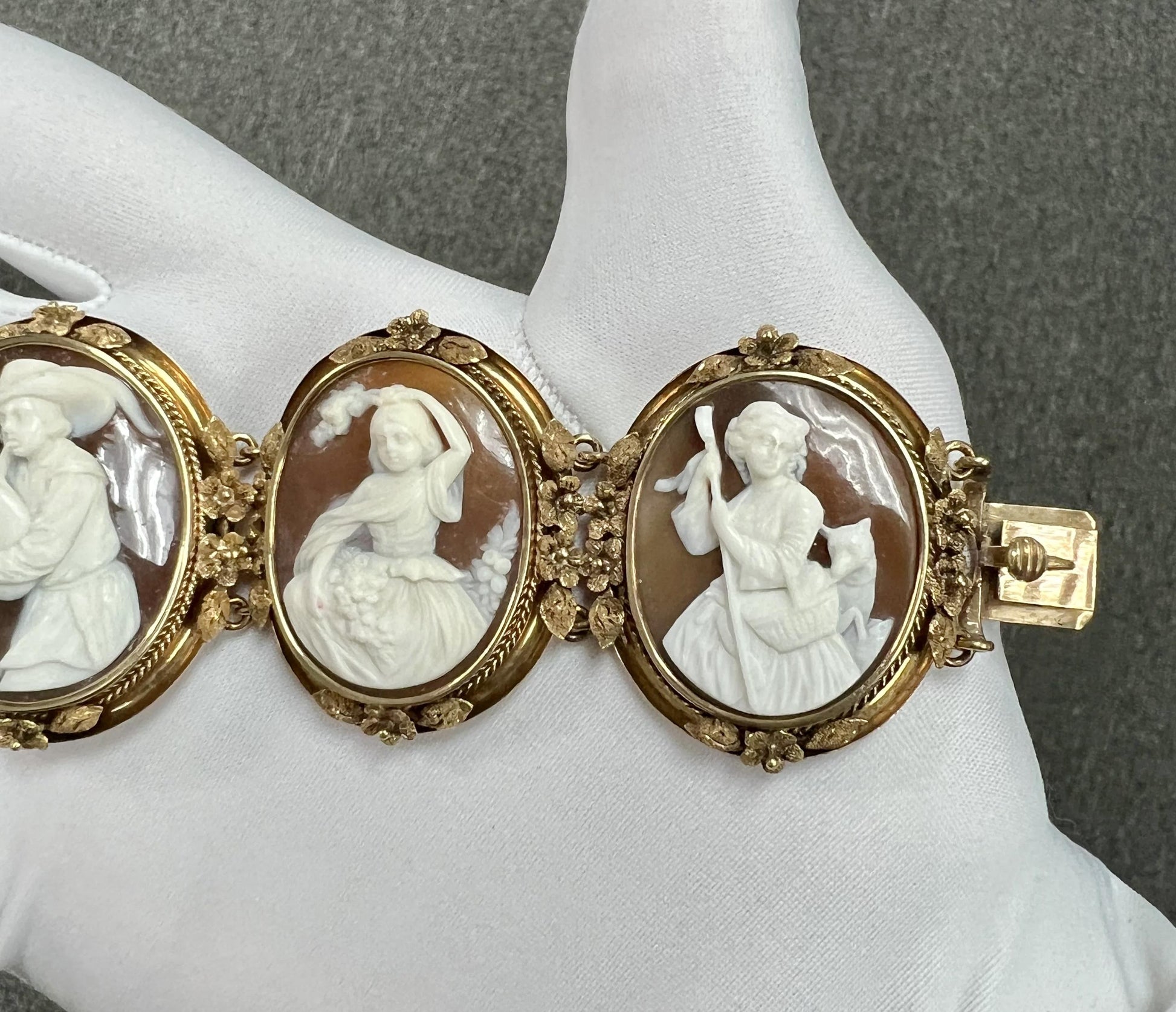 1890s Victorian Five Sardonyx Shell Cameo Gold Bracelet