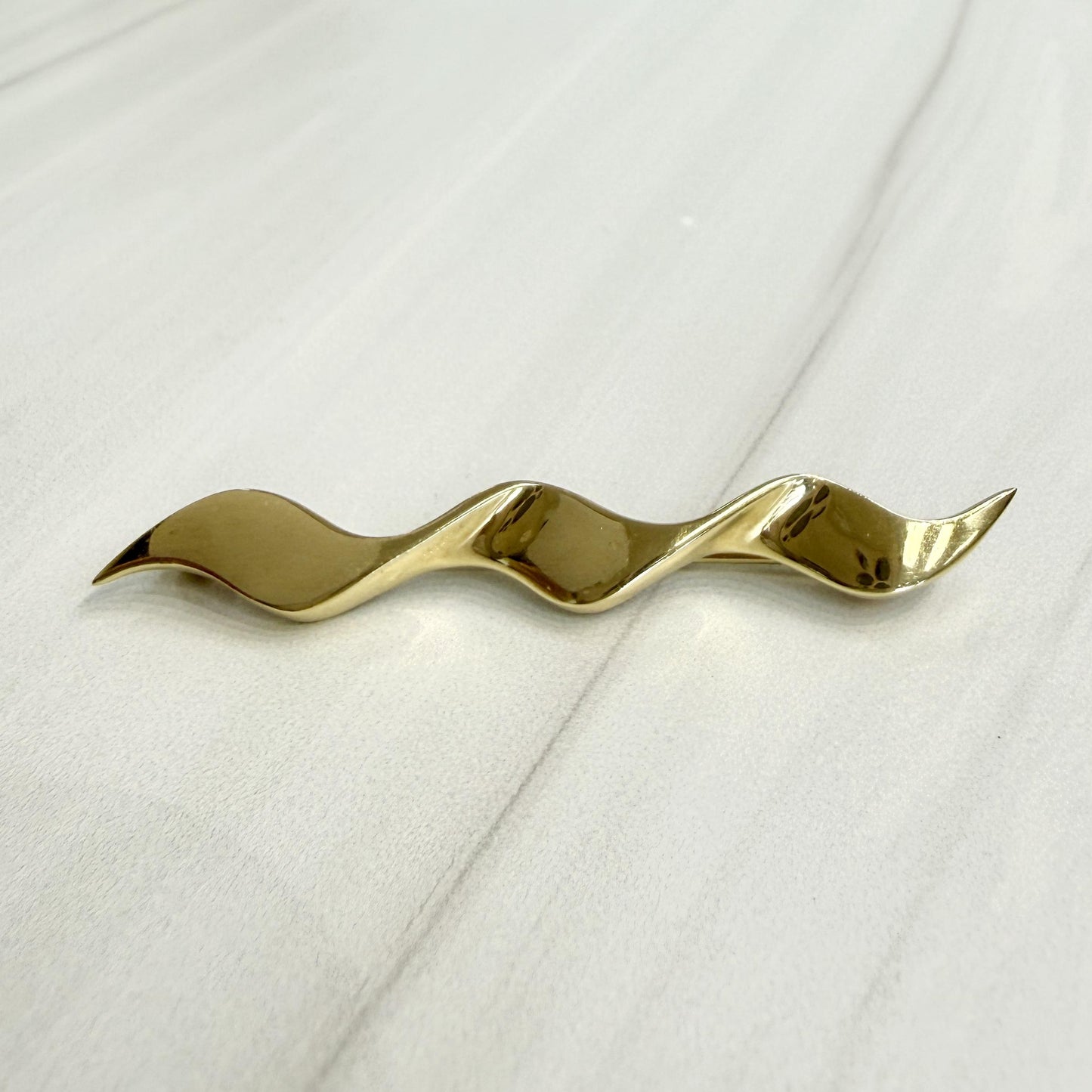 Tiffany & Co. Paloma Picasso Single Wave Brooch 18k Yellow Gold