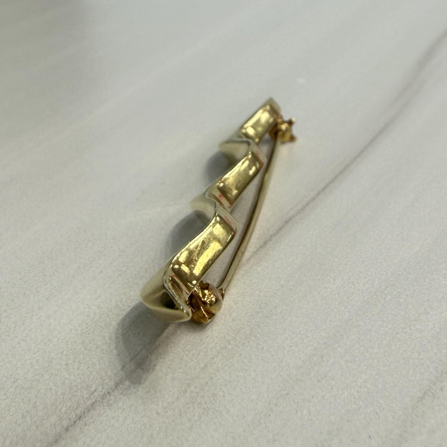 Tiffany & Co. Paloma Picasso Single Wave Brooch 18k Yellow Gold