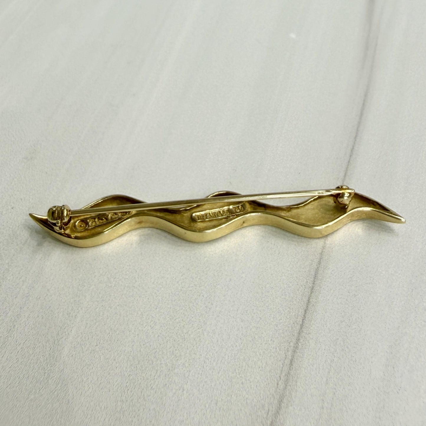 Tiffany & Co. Paloma Picasso Single Wave Brooch 18k Yellow Gold
