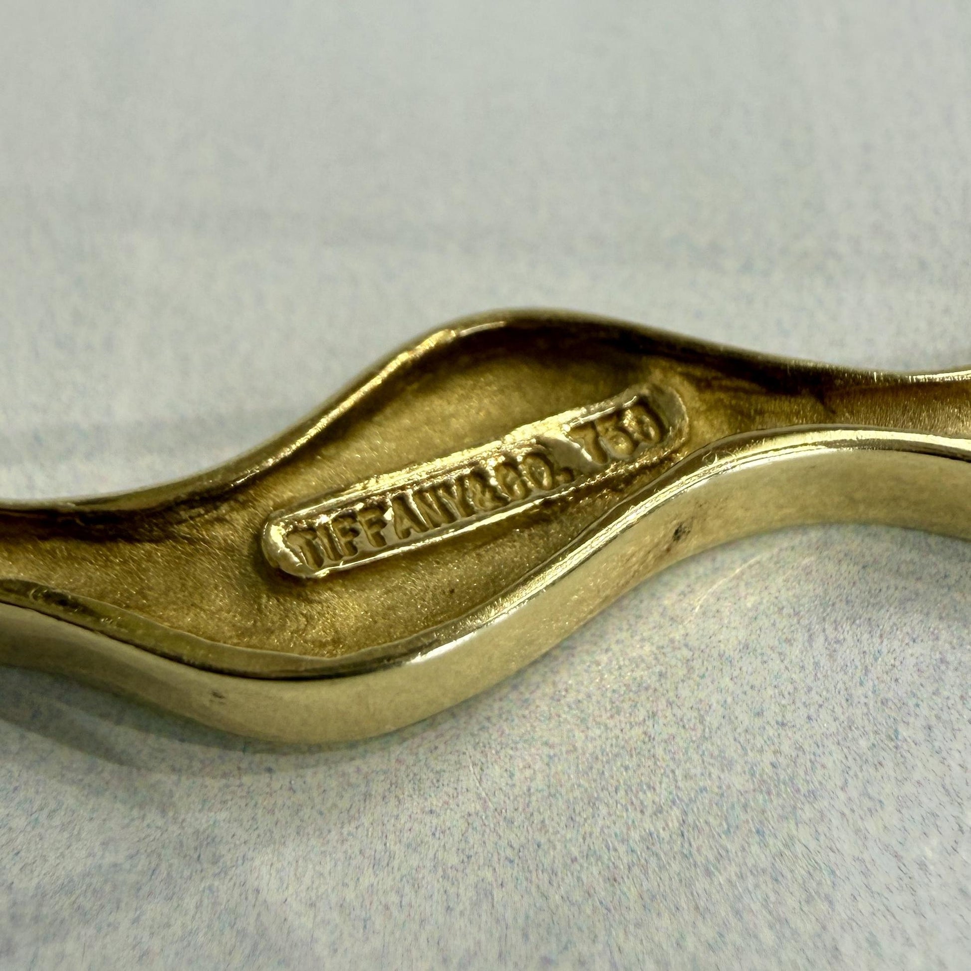 Tiffany & Co. Paloma Picasso Single Wave Brooch 18k Yellow Gold