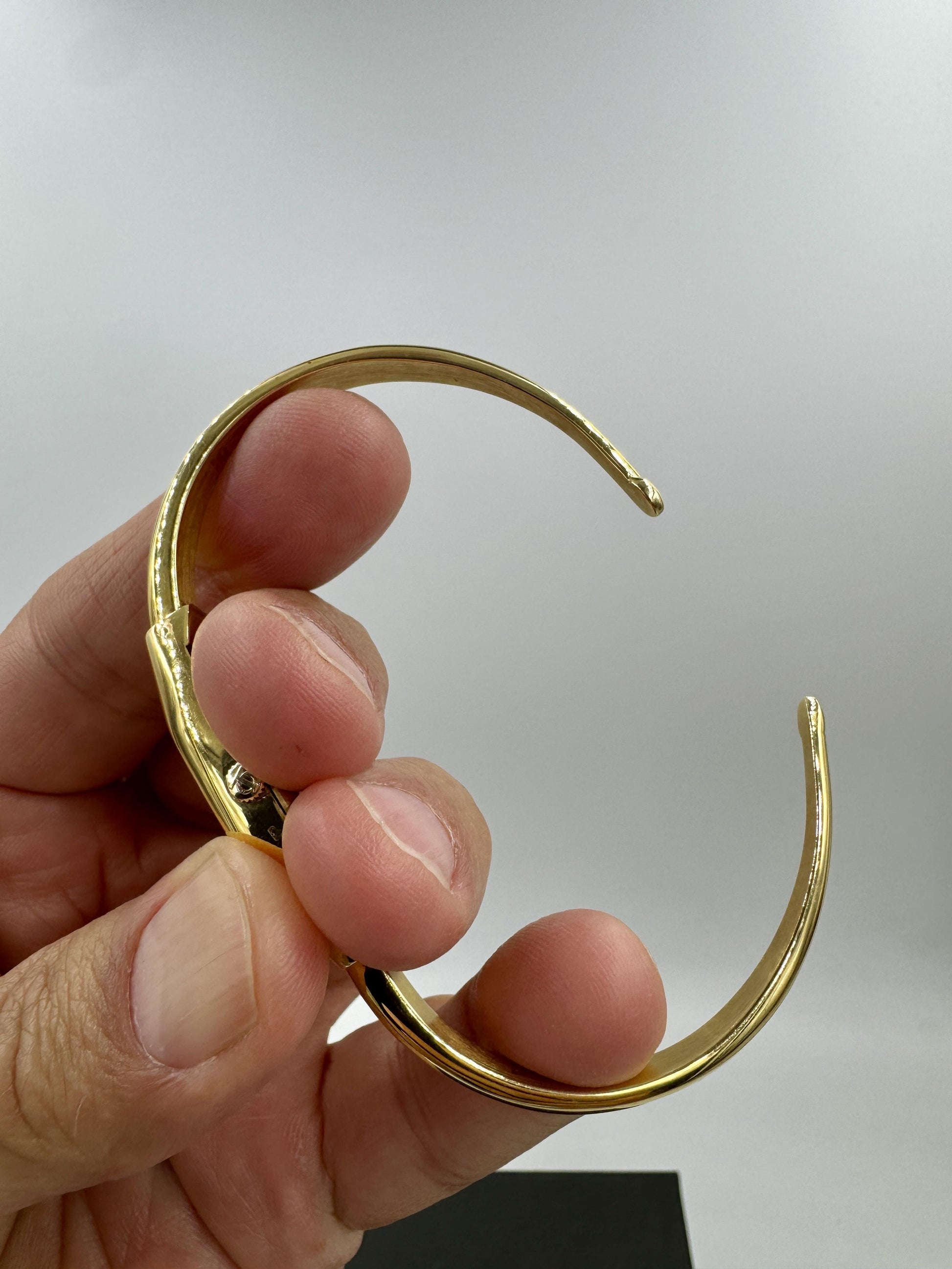 Rare Baume Mercier 18k Gold Quartz Bangle expandable Watch