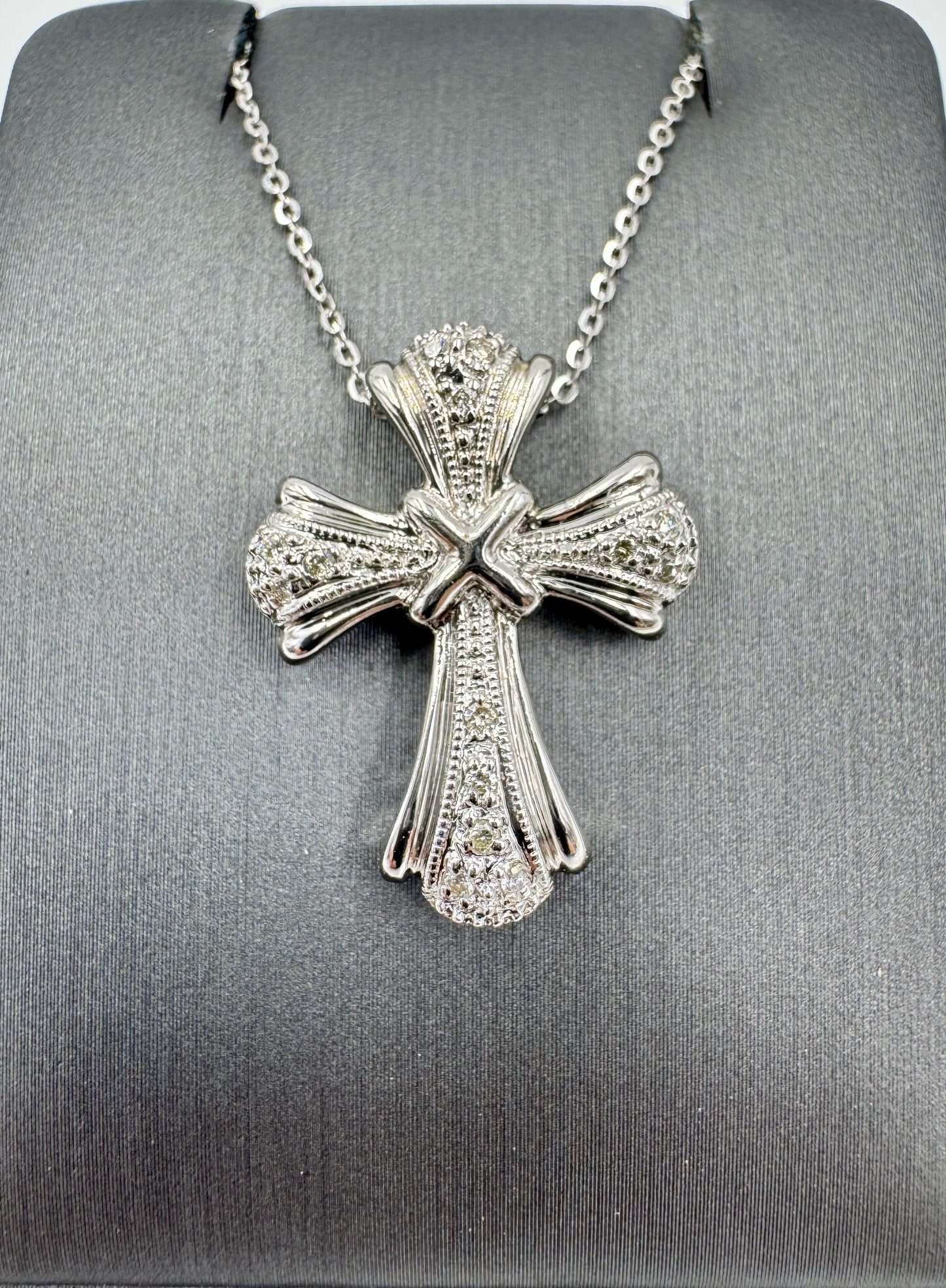 Vintage 14k White Gold diamond Cross Pendant Necklace 16"