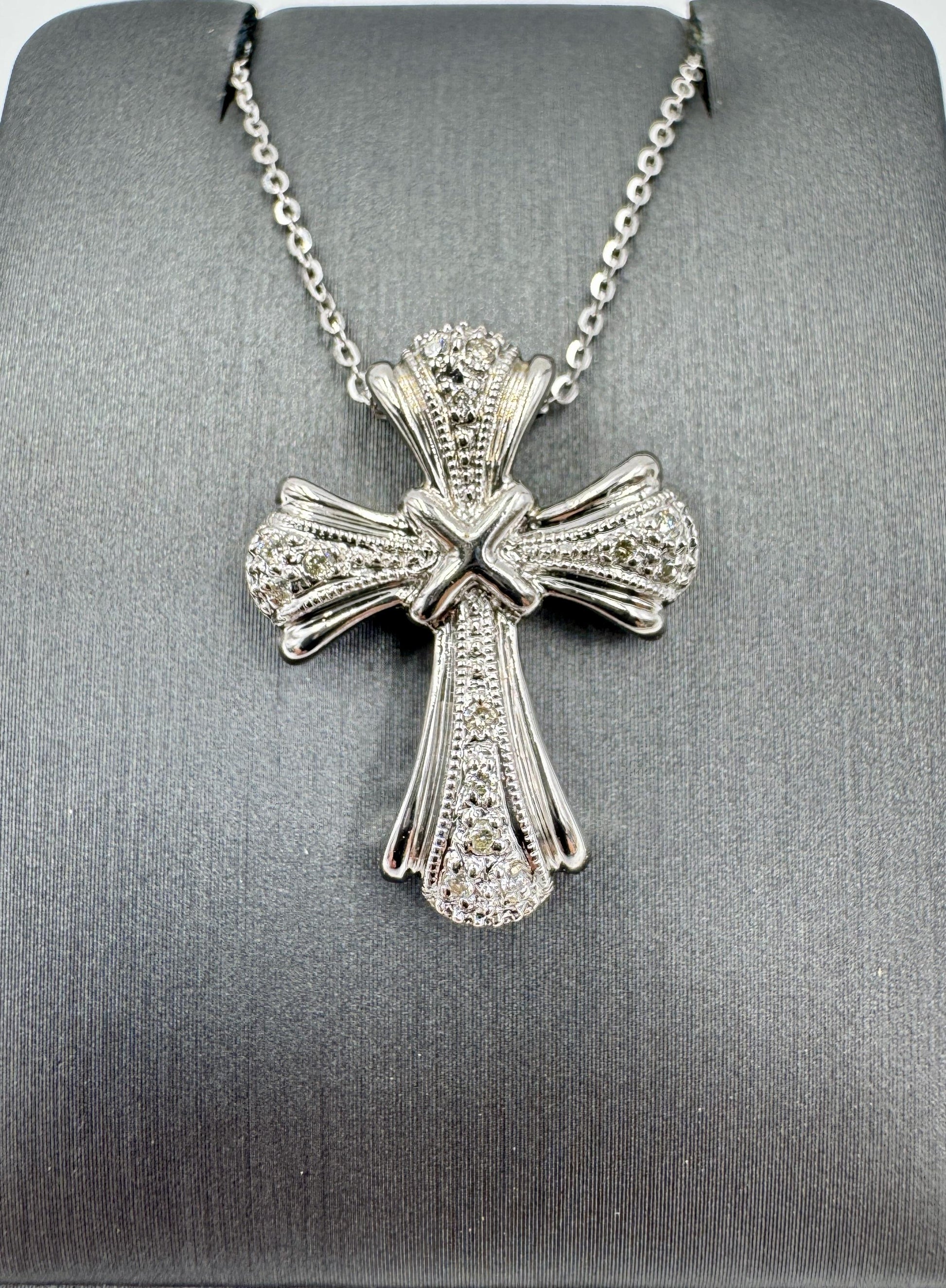 Vintage 14k White Gold diamond Cross Pendant Necklace 16"