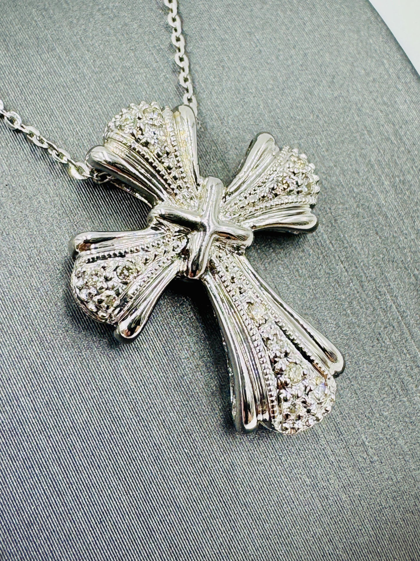 Vintage 14k White Gold diamond Cross Pendant Necklace 16"
